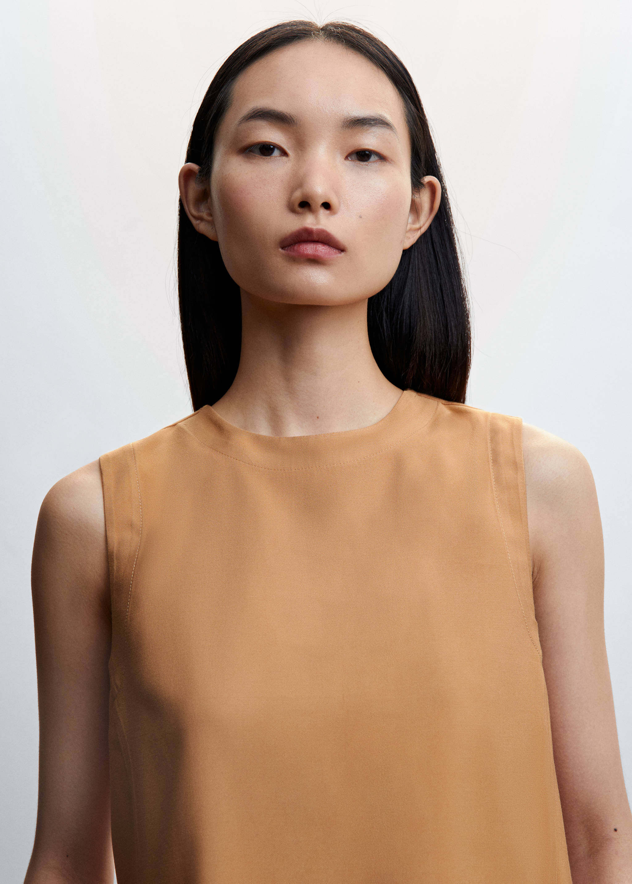 V-back blouse - Details of the article 1