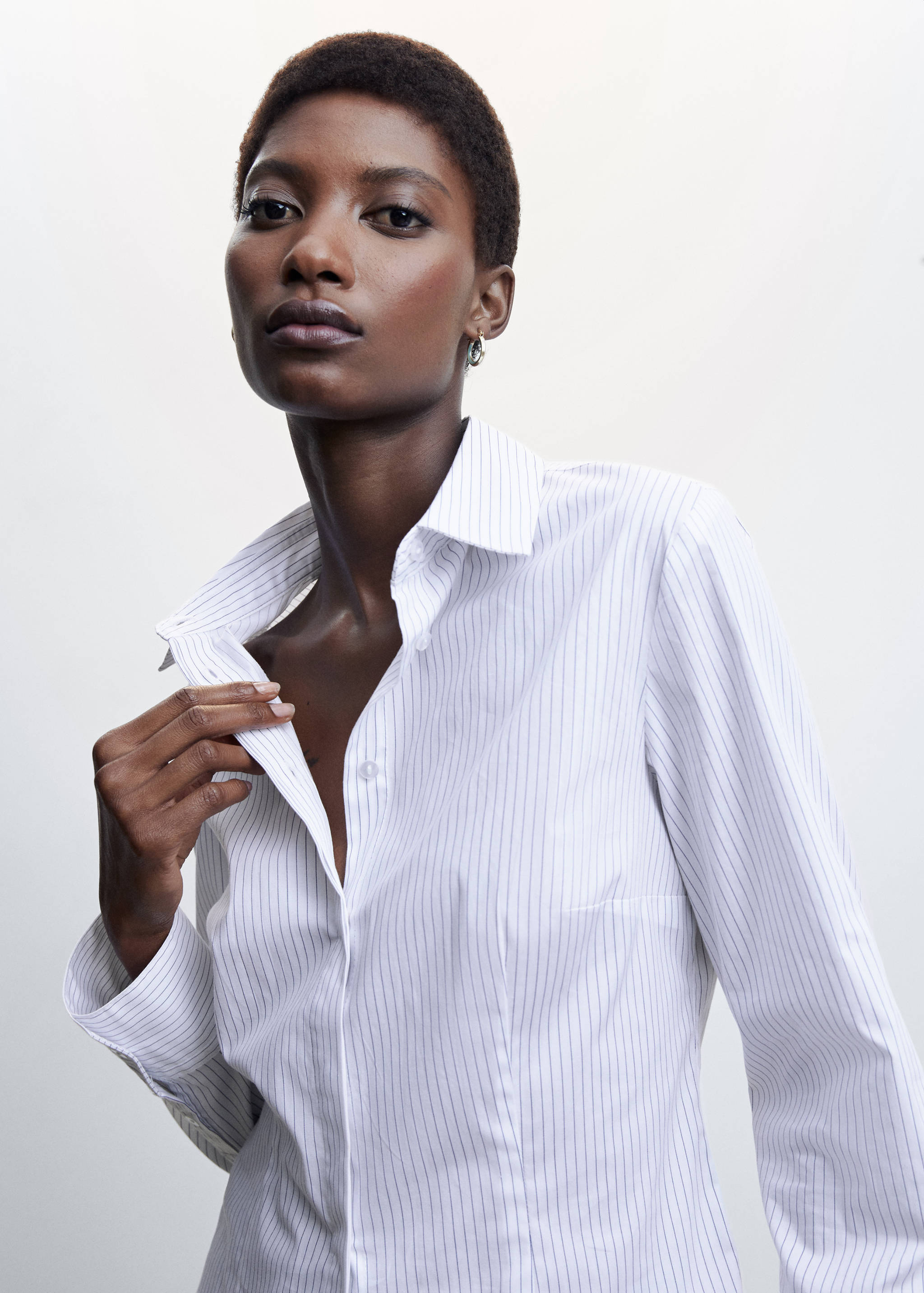 Essential cotton-blend shirt - Details of the article 1