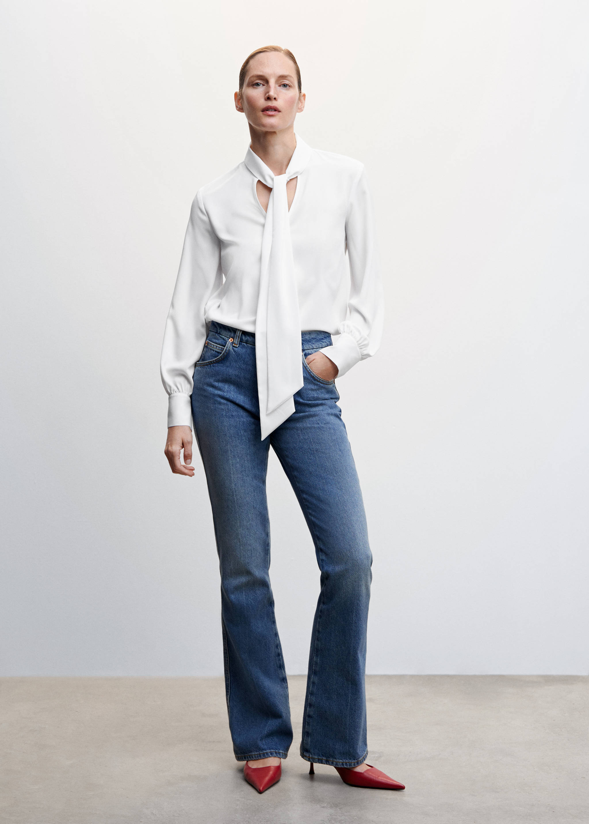 Blusa fluida lazo - Plano general