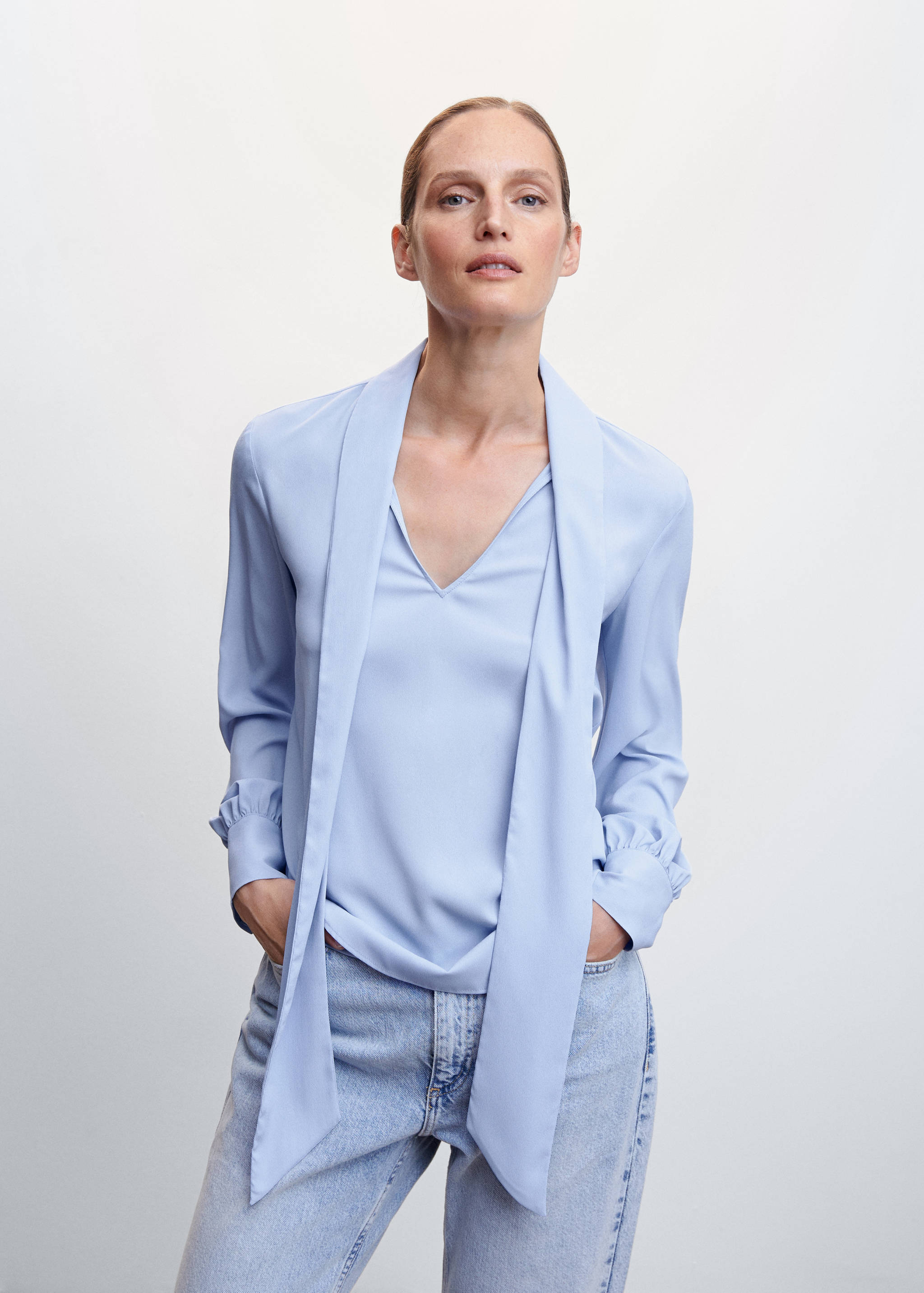 Blusa fluida lazo - Plano medio