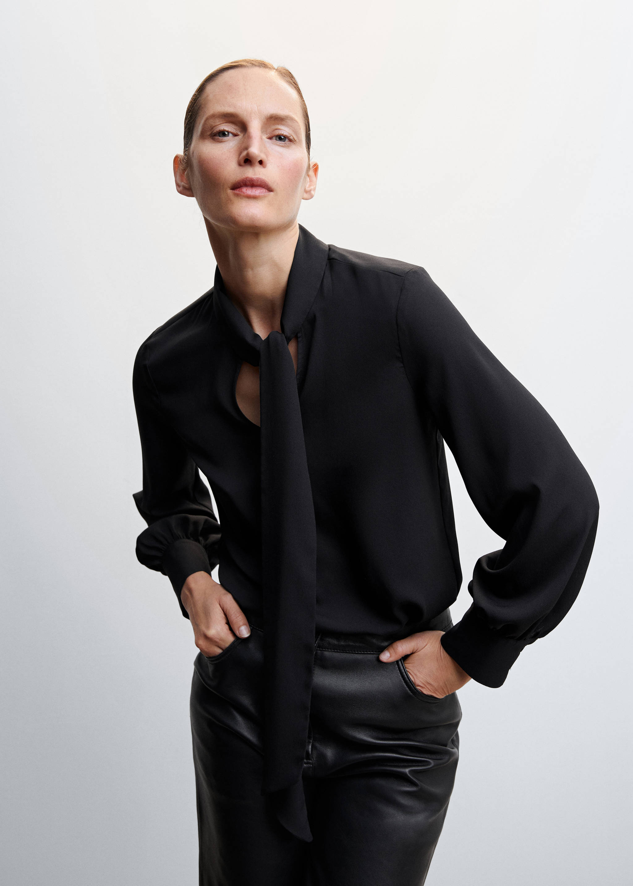 Blusa fluida lazo - Plano medio