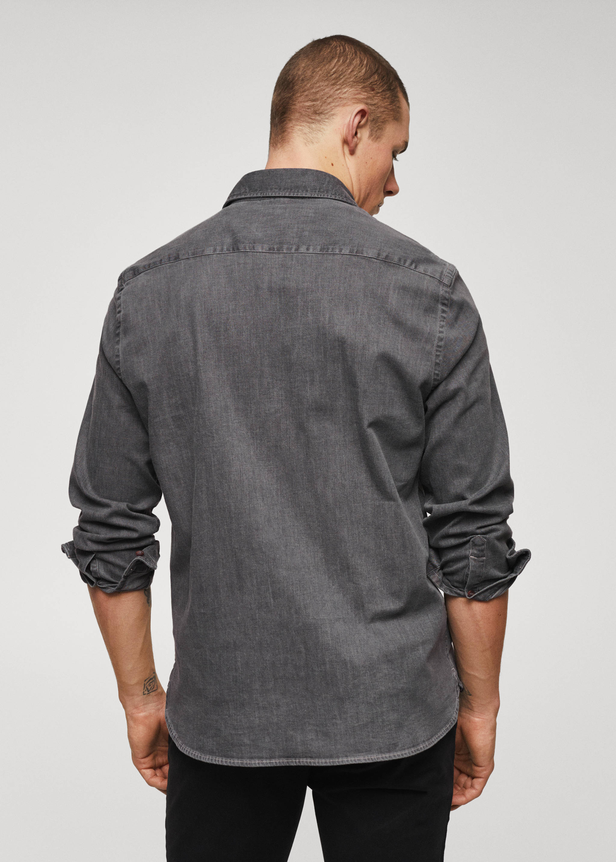 Slim-fit denim shirt - Reverse of the article