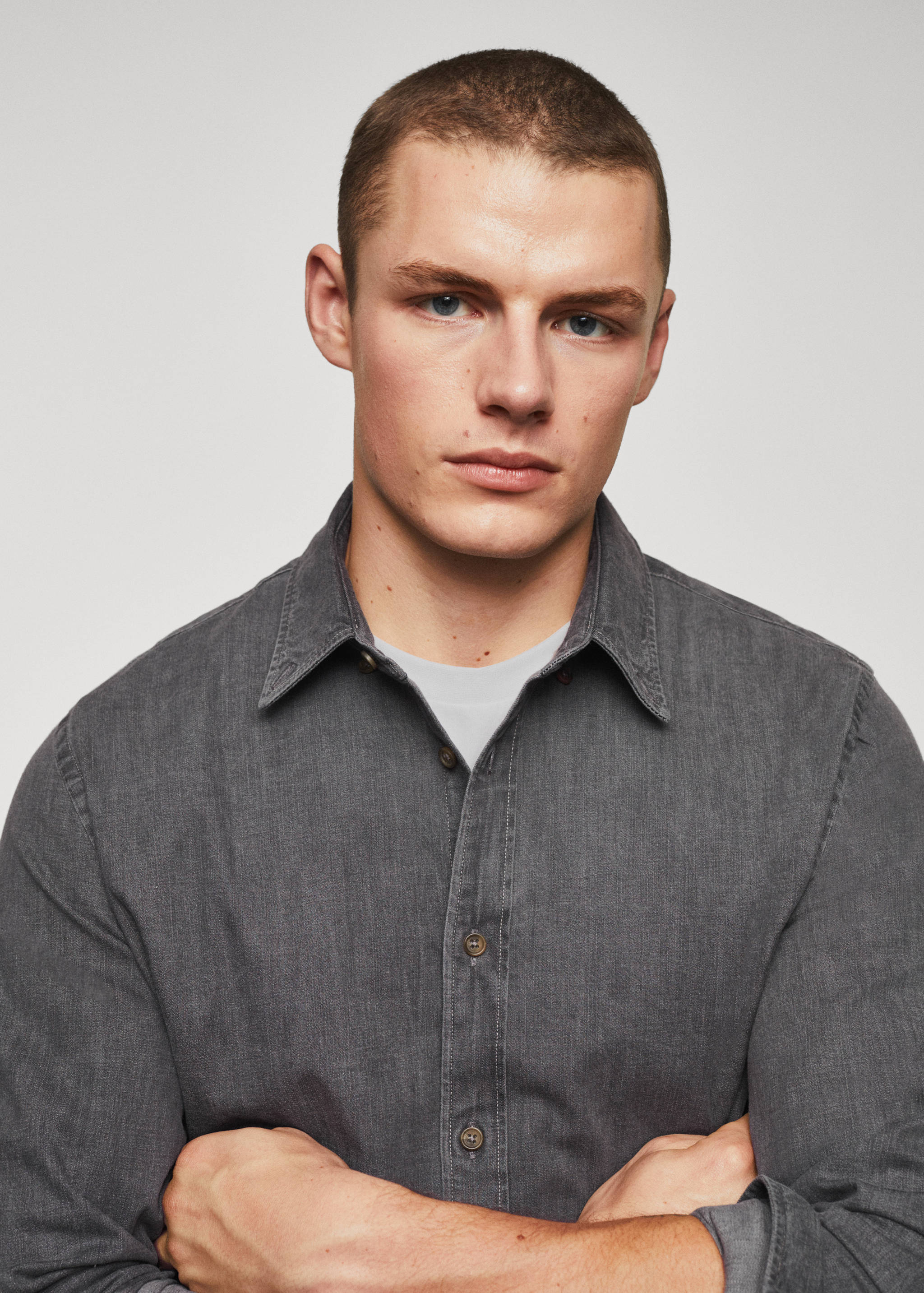 Slim-fit denim shirt - Details of the article 1