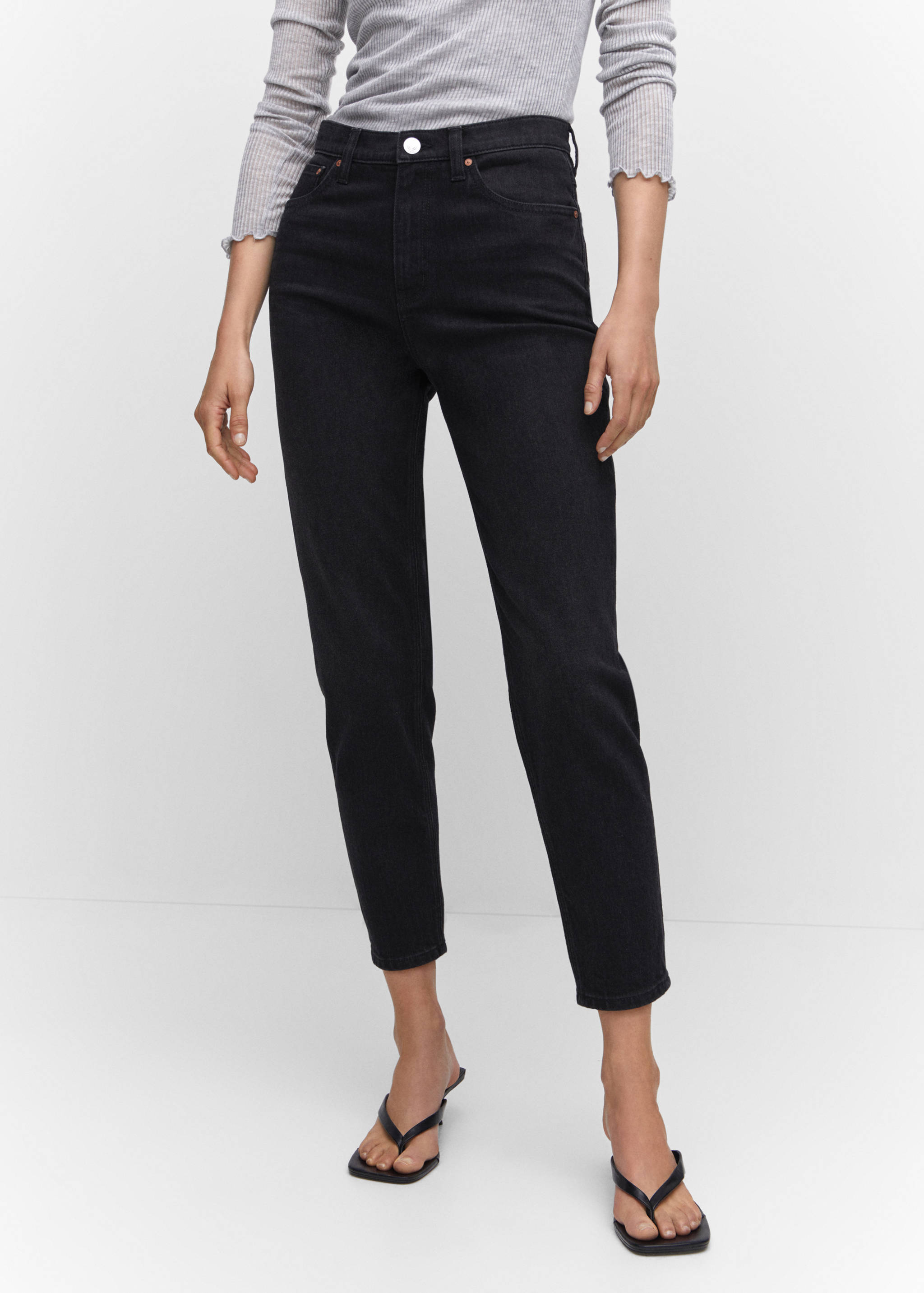 Jeans mom confort tiro alto - Plano medio