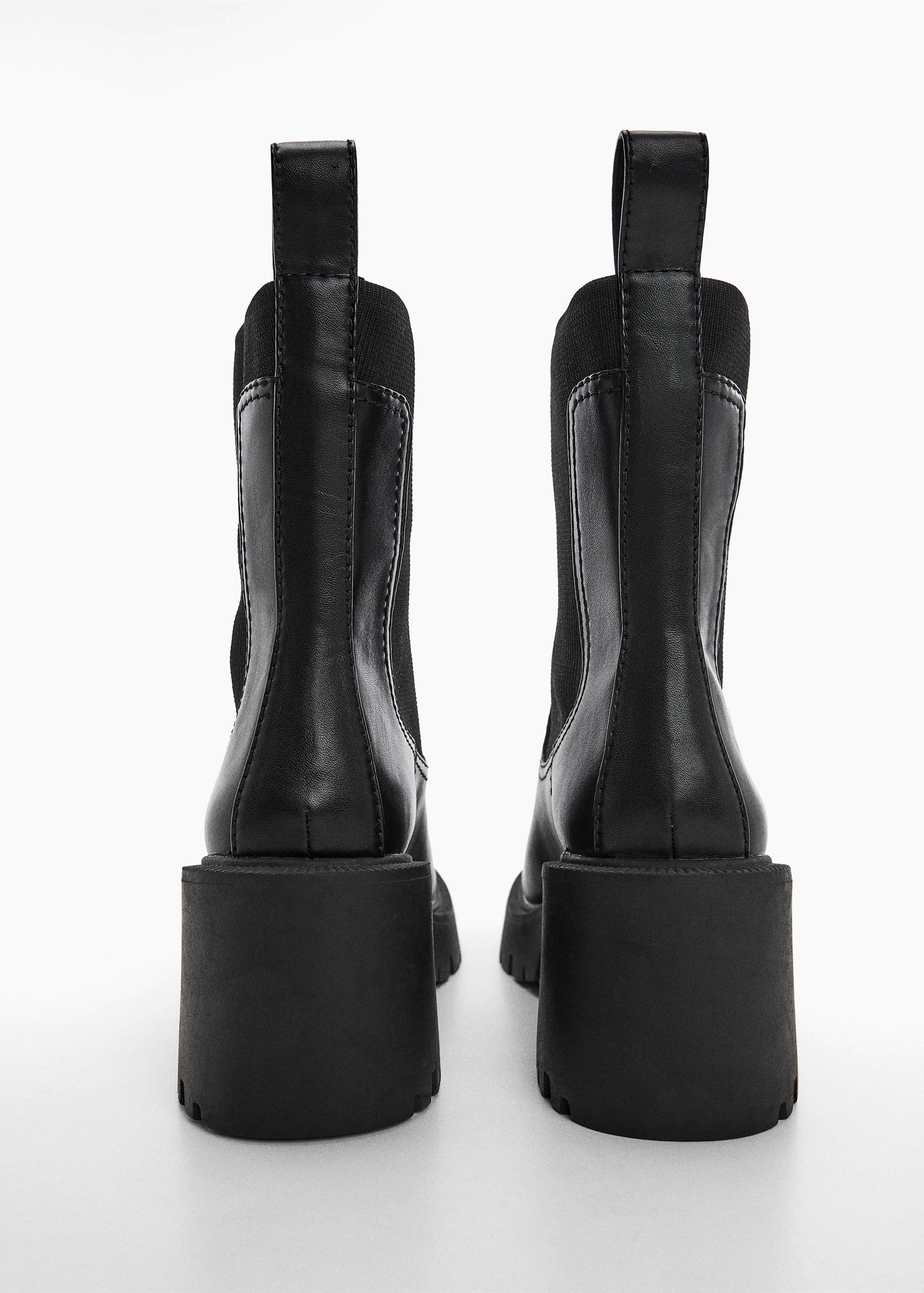 Track outsole boots - Details of the article 1