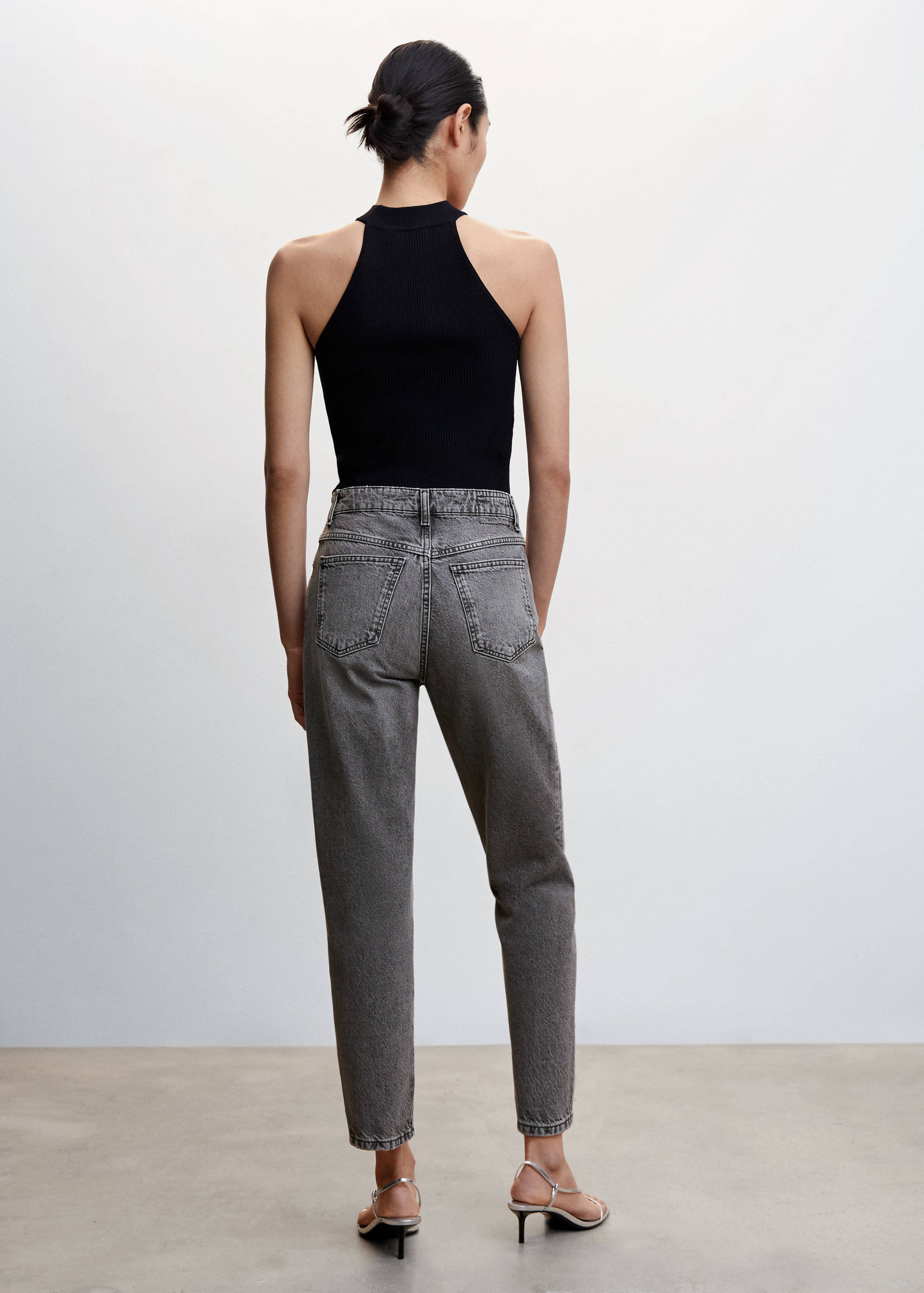 Mom high-waist jeans - Reverse of the article