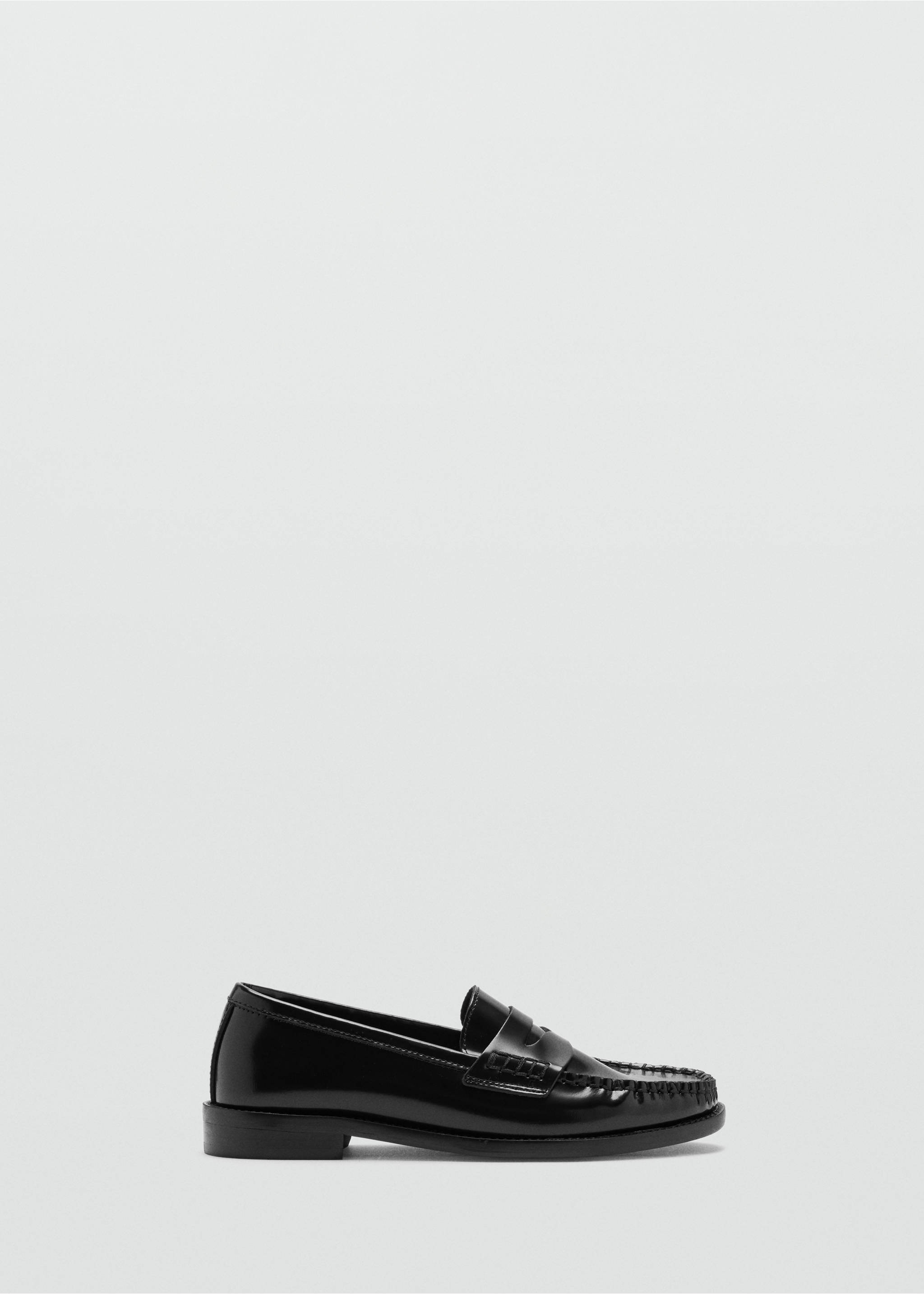Black patent leather loafers featuring classic moc-toe stitching., Black. Ref: 47011348-00.
