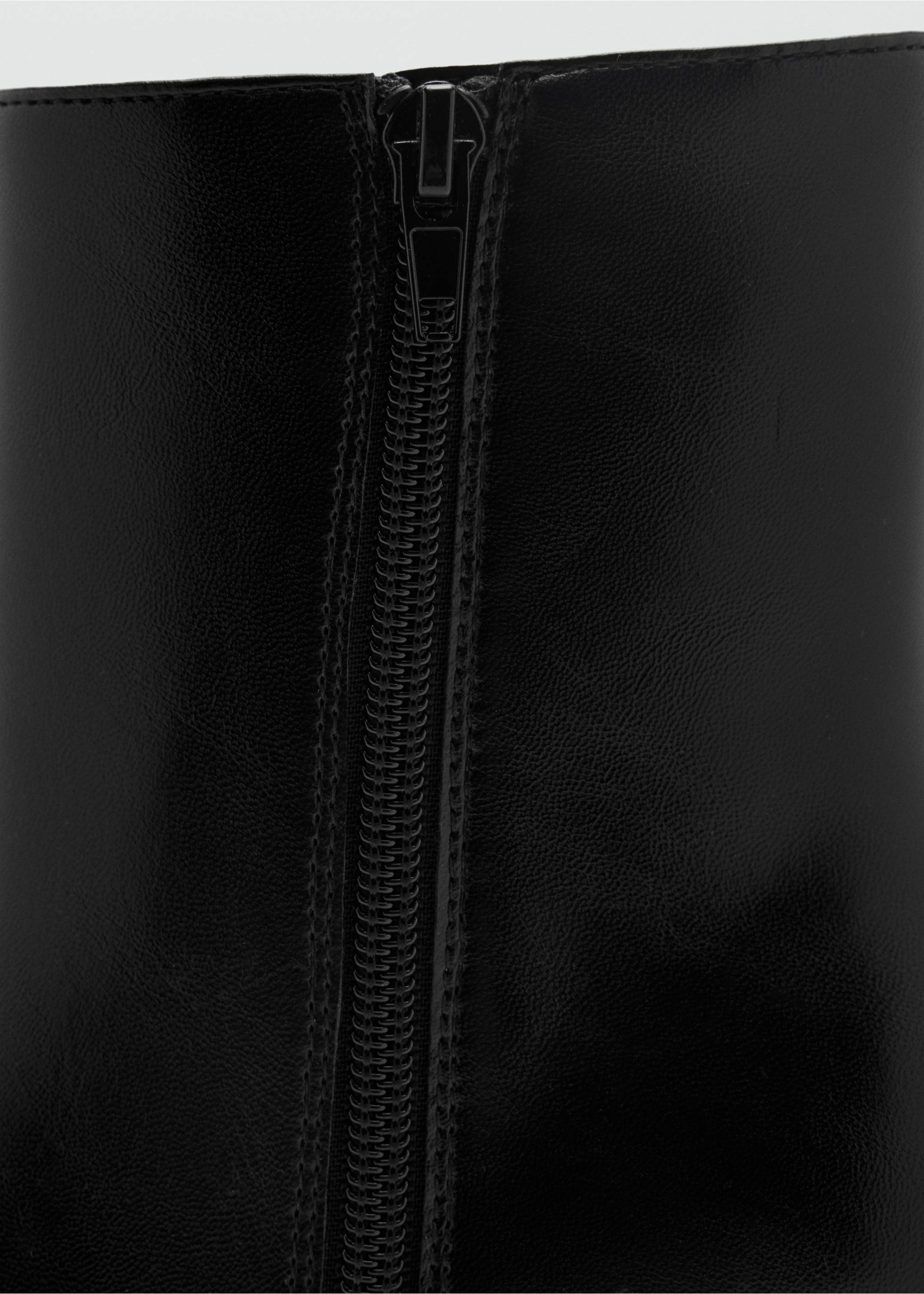 Close-up of the zipper detail on a black ankle boot., Black. Ref: 47011353-00.