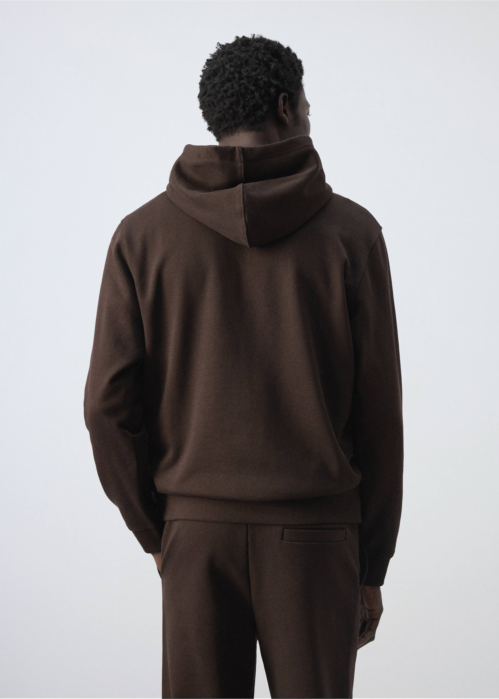 Dark brown hooded sweatshirt, back view, Chocolate. Ref: 47011415-00.