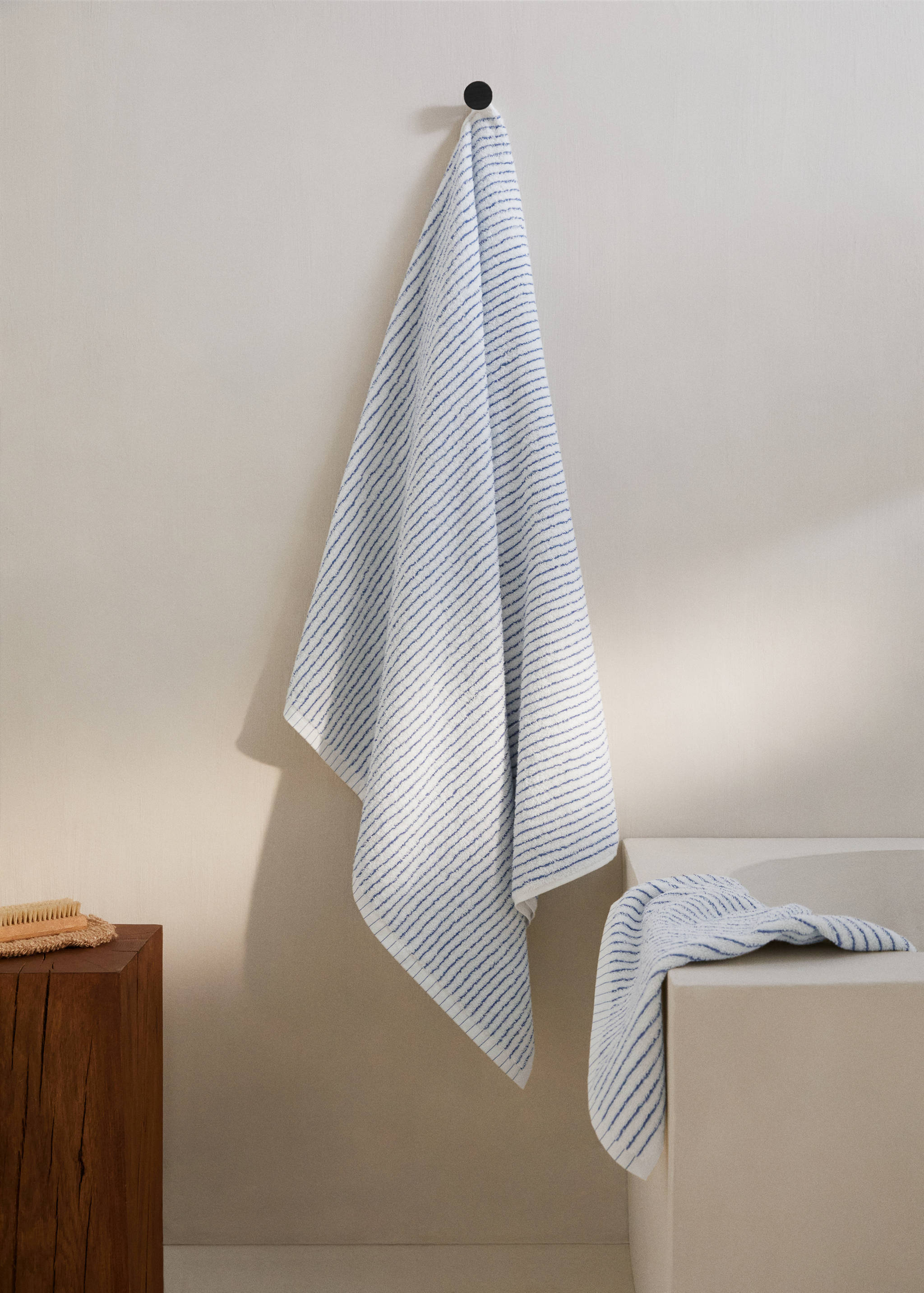 Toalha de banho de 100% algodão às riscas 90 x 150 cm - Plano geral
