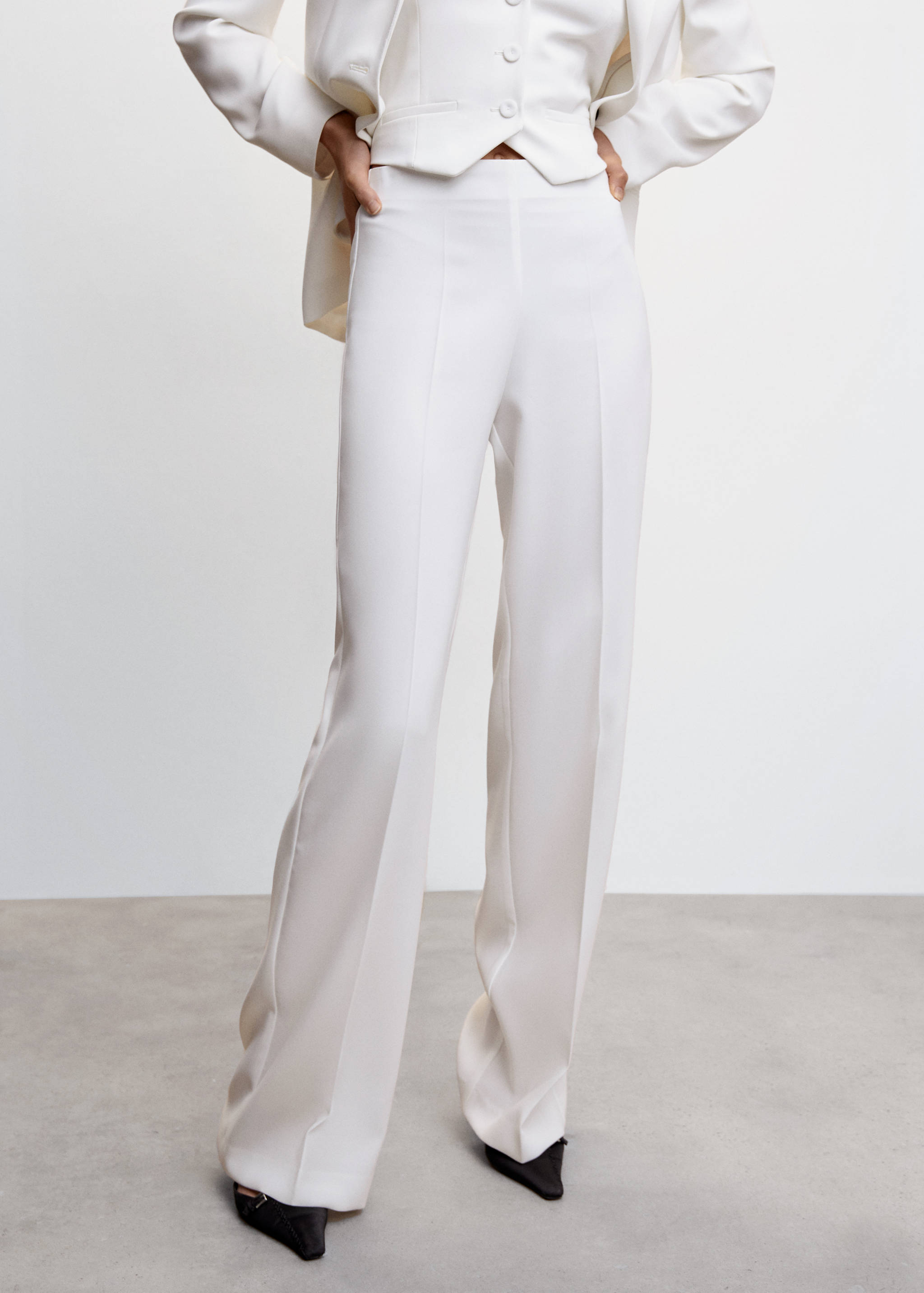 Брюки палаццо - Средний план