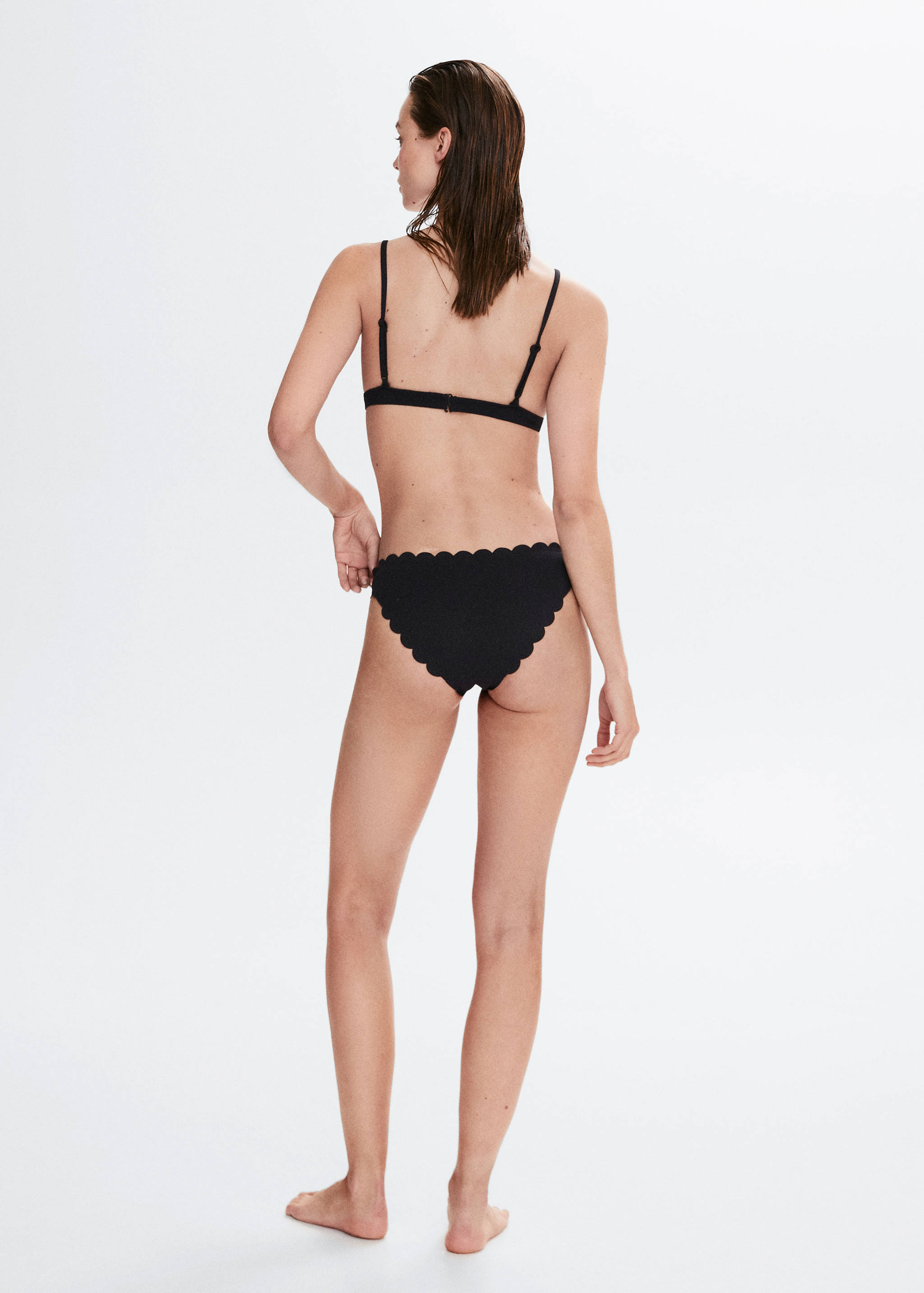Classic scalloped bikini bottoms - Reverse of the article