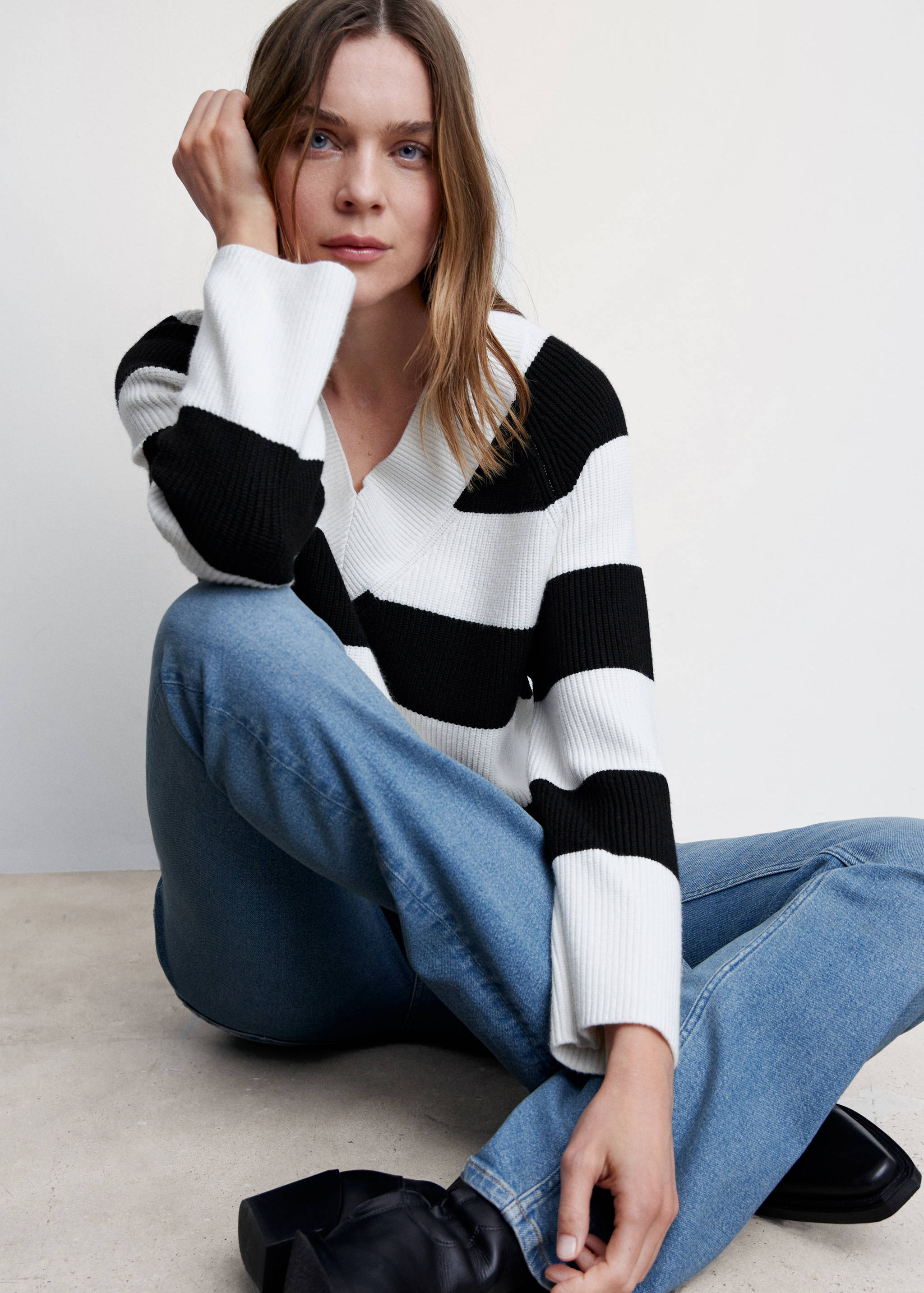 V-neck striped sweater - Details of the article 1