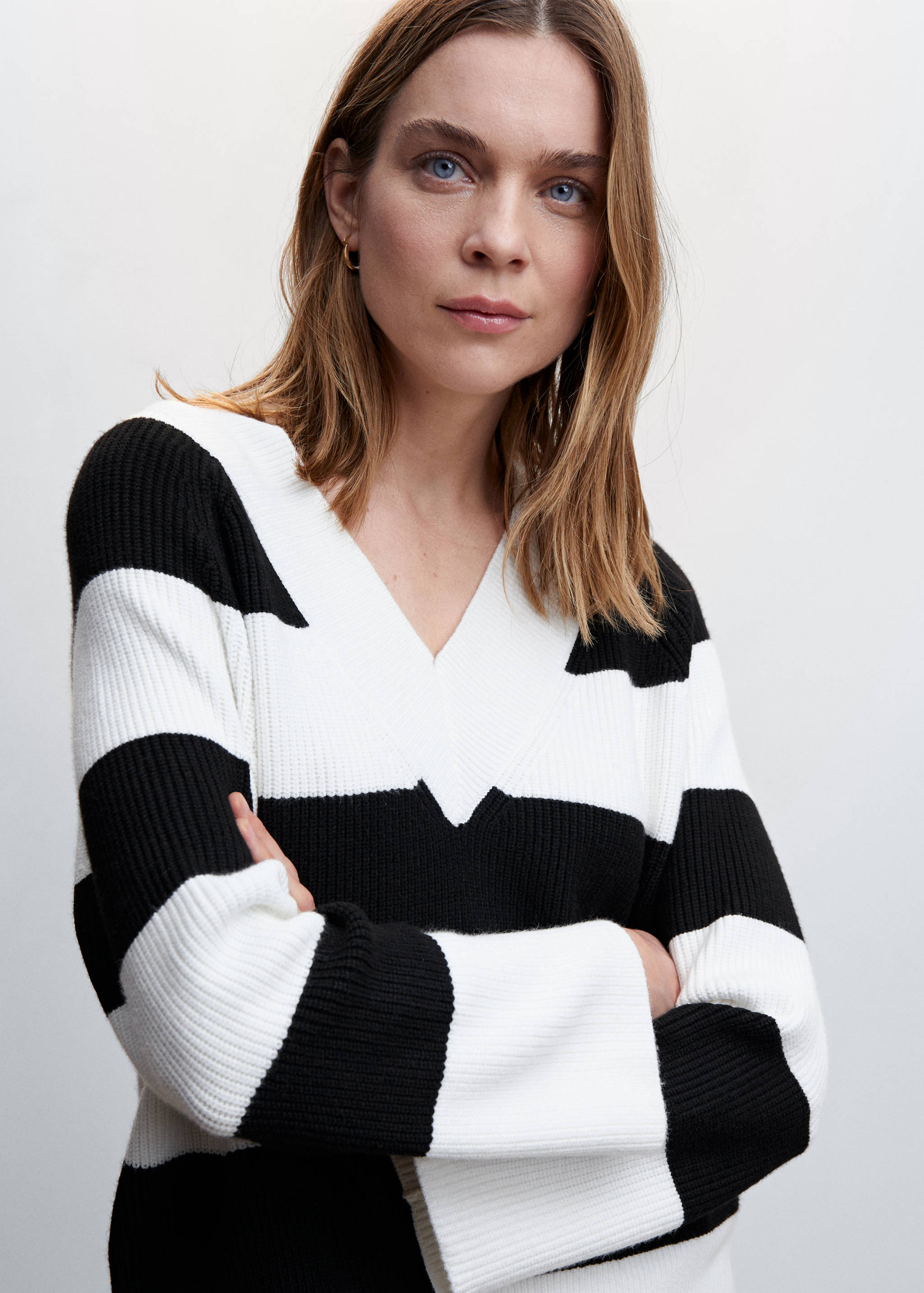 V-neck striped sweater - Details of the article 6