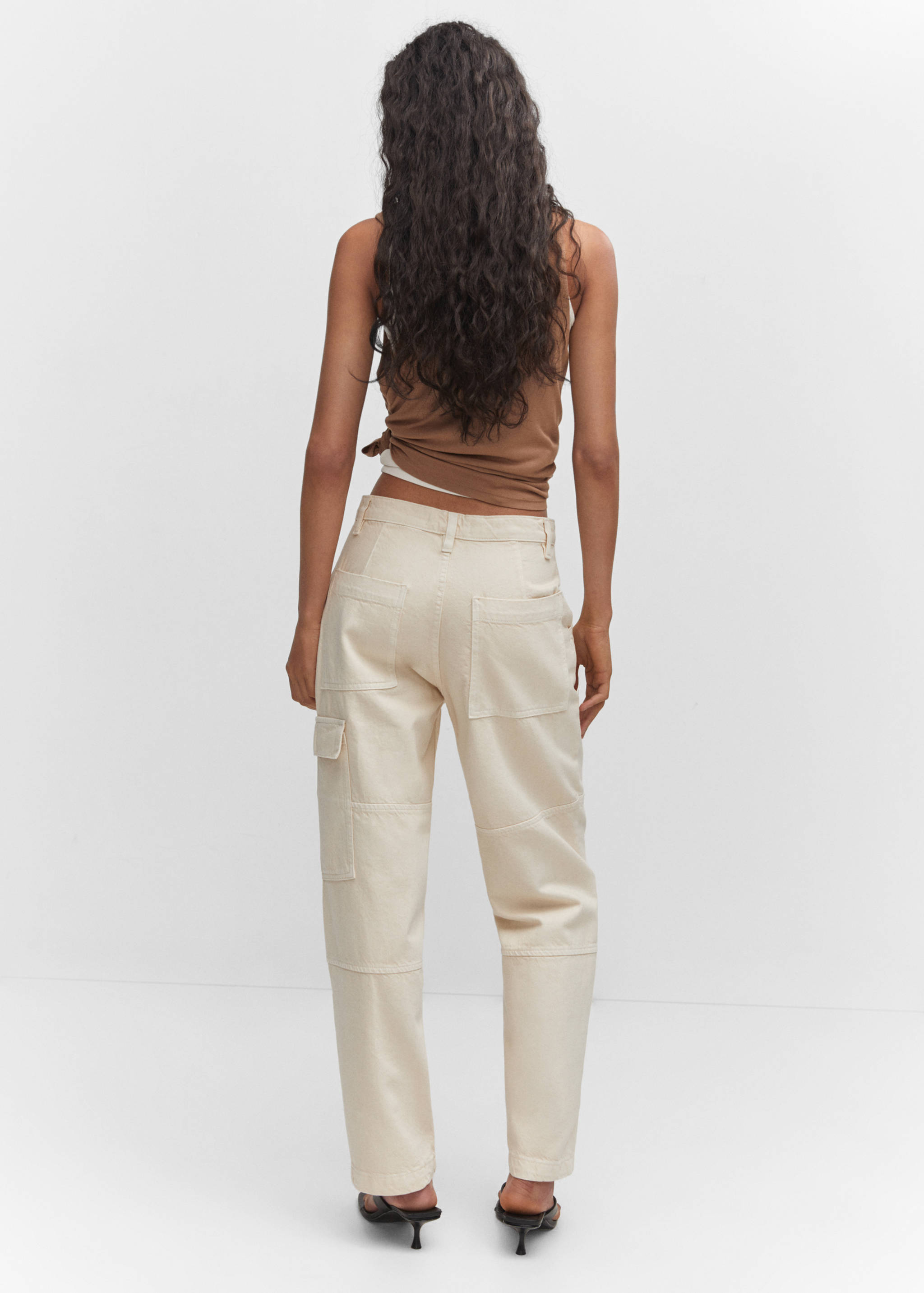 Джинсы карго с карманами - Обратная сторона изделия