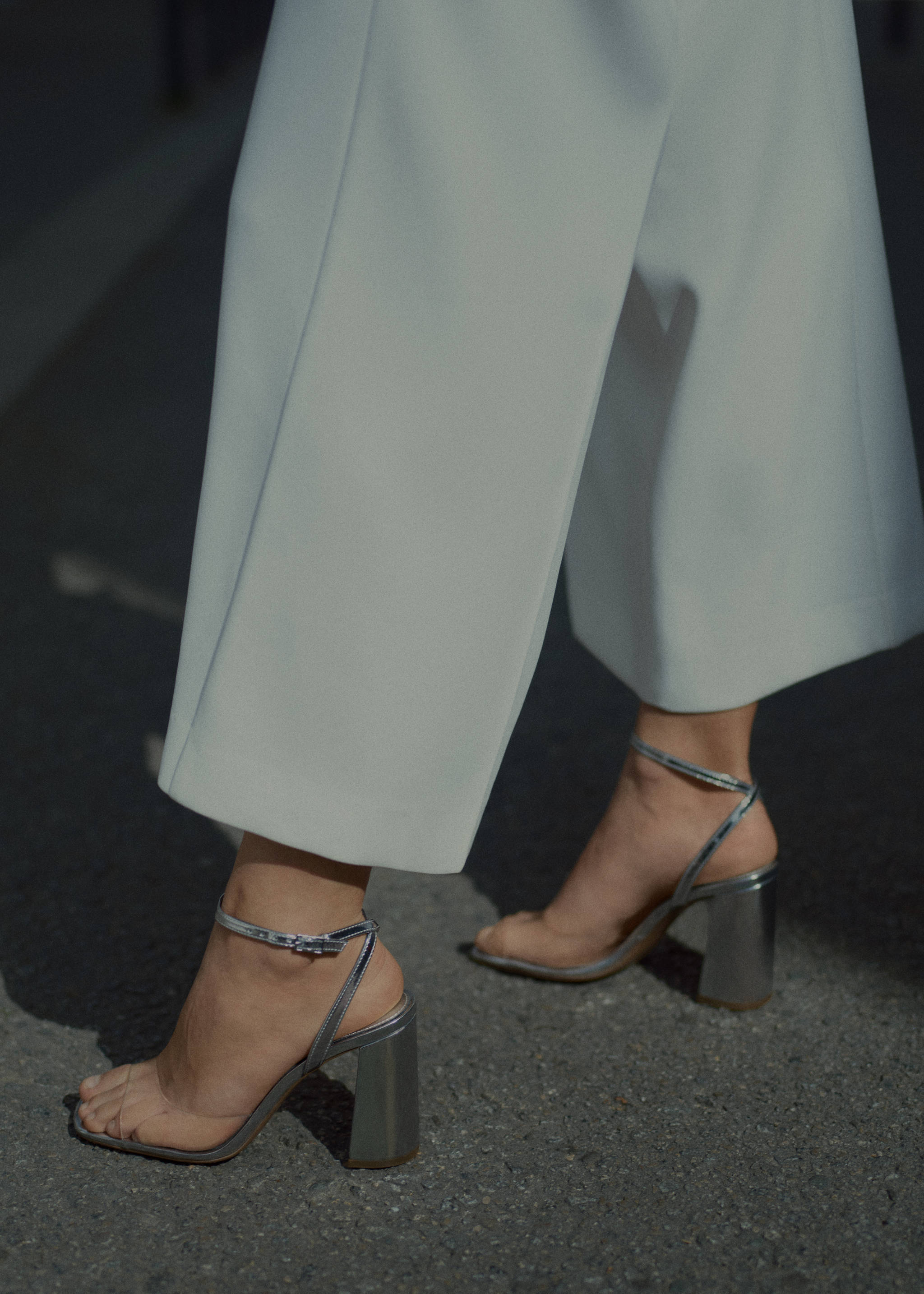 Sandales métallisées empiècement vinyle - Plan général