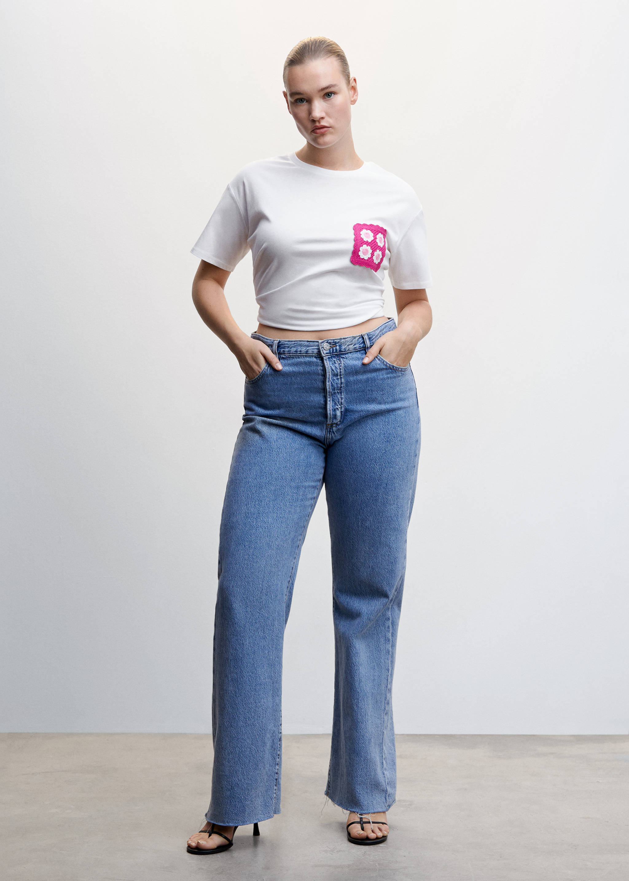 Crochet t-shirt with pocket - Details of the article 3