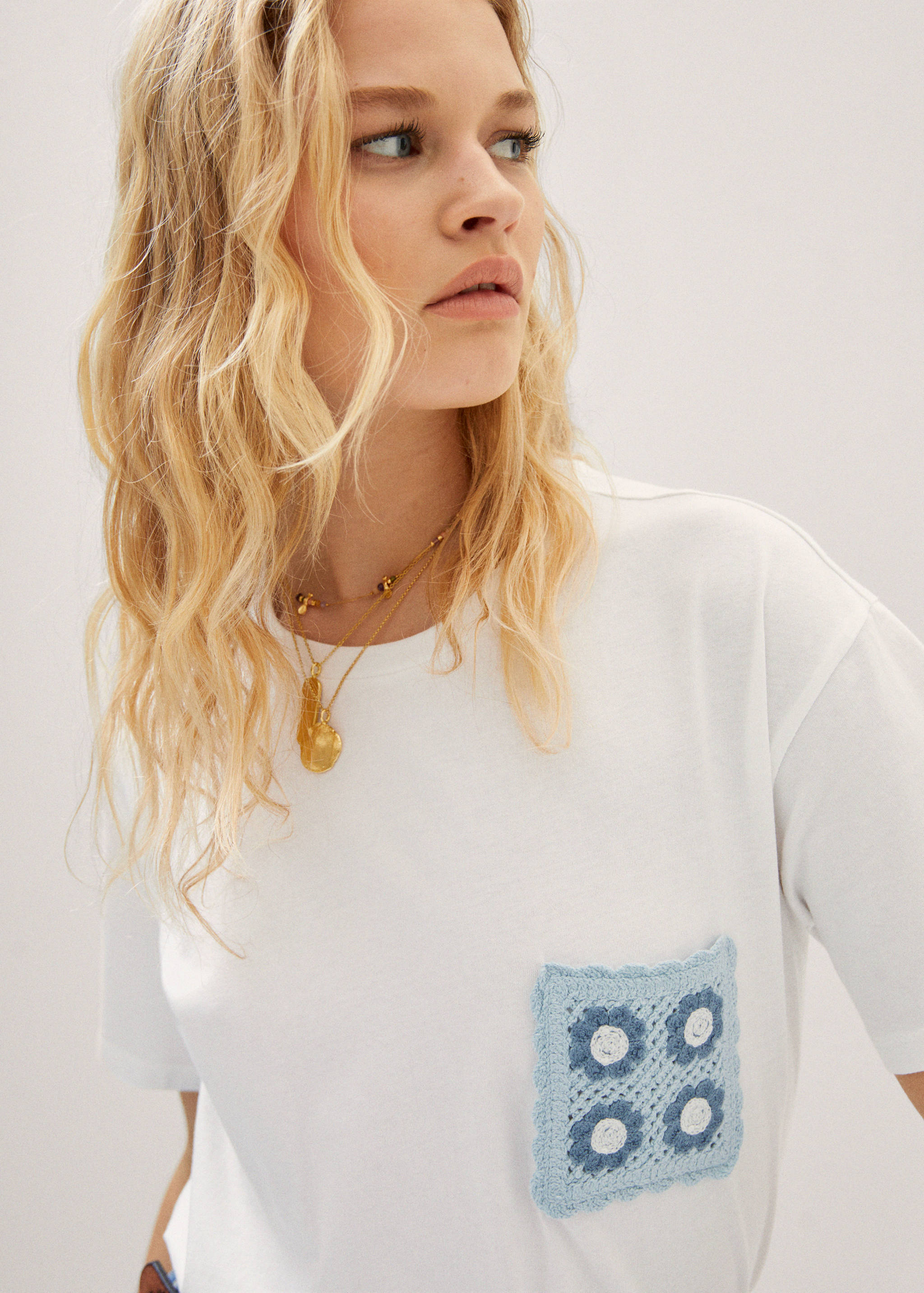 Crochet t-shirt with pocket - Details of the article 1