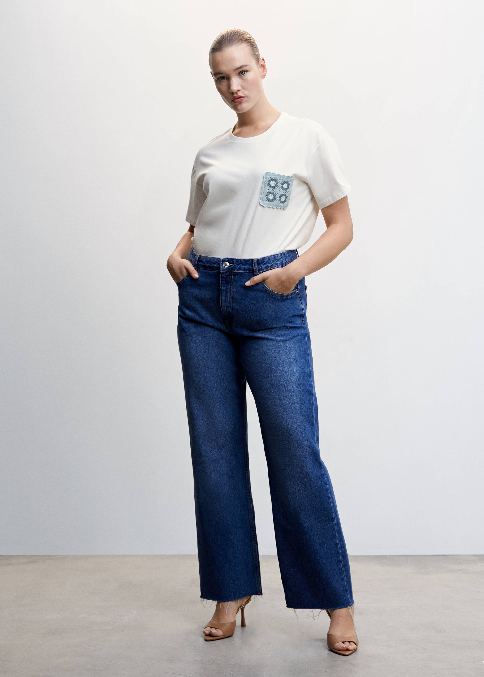 Crochet t-shirt with pocket - Details of the article 3