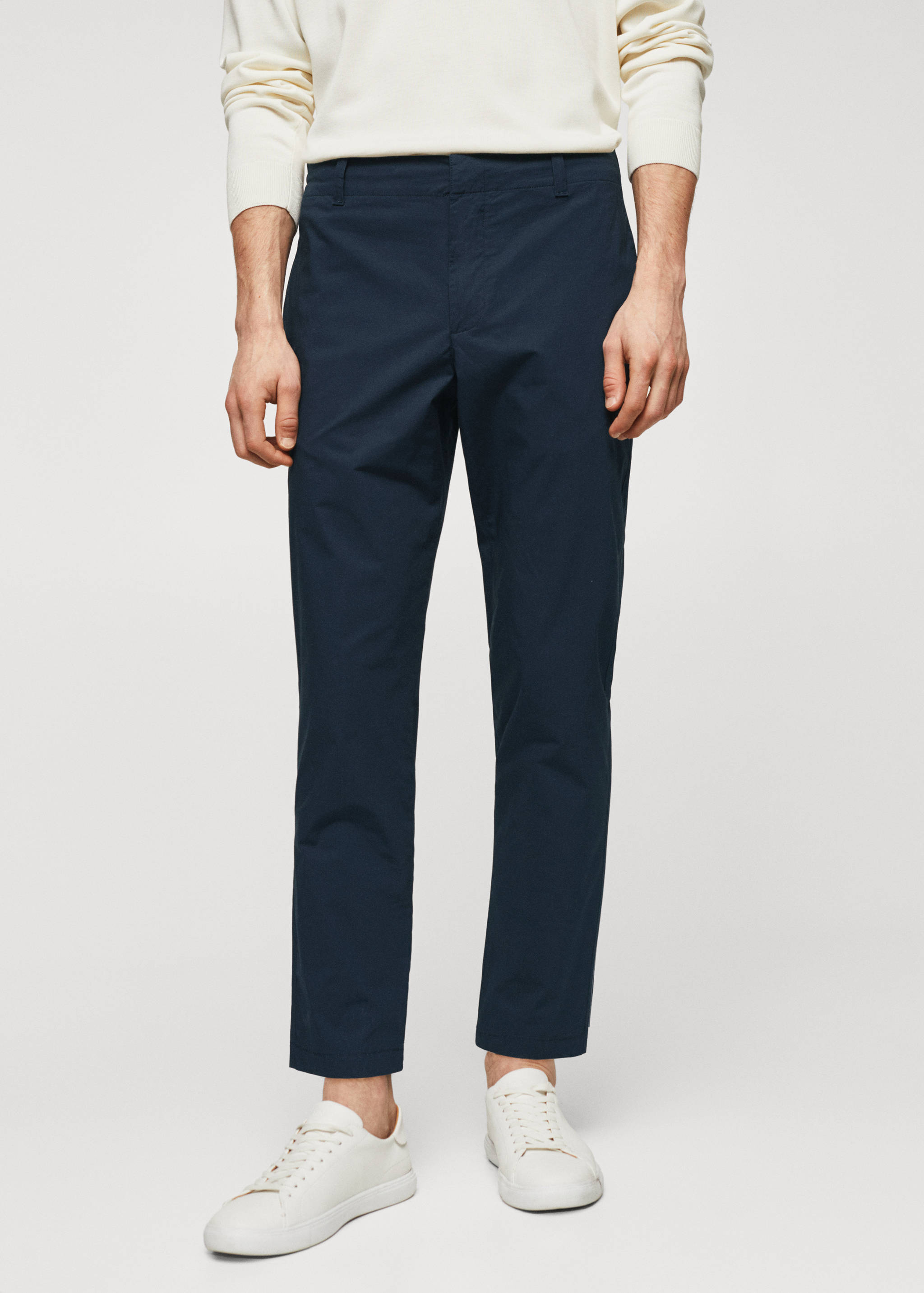 Брюки slim fit из хлопка - Средний план