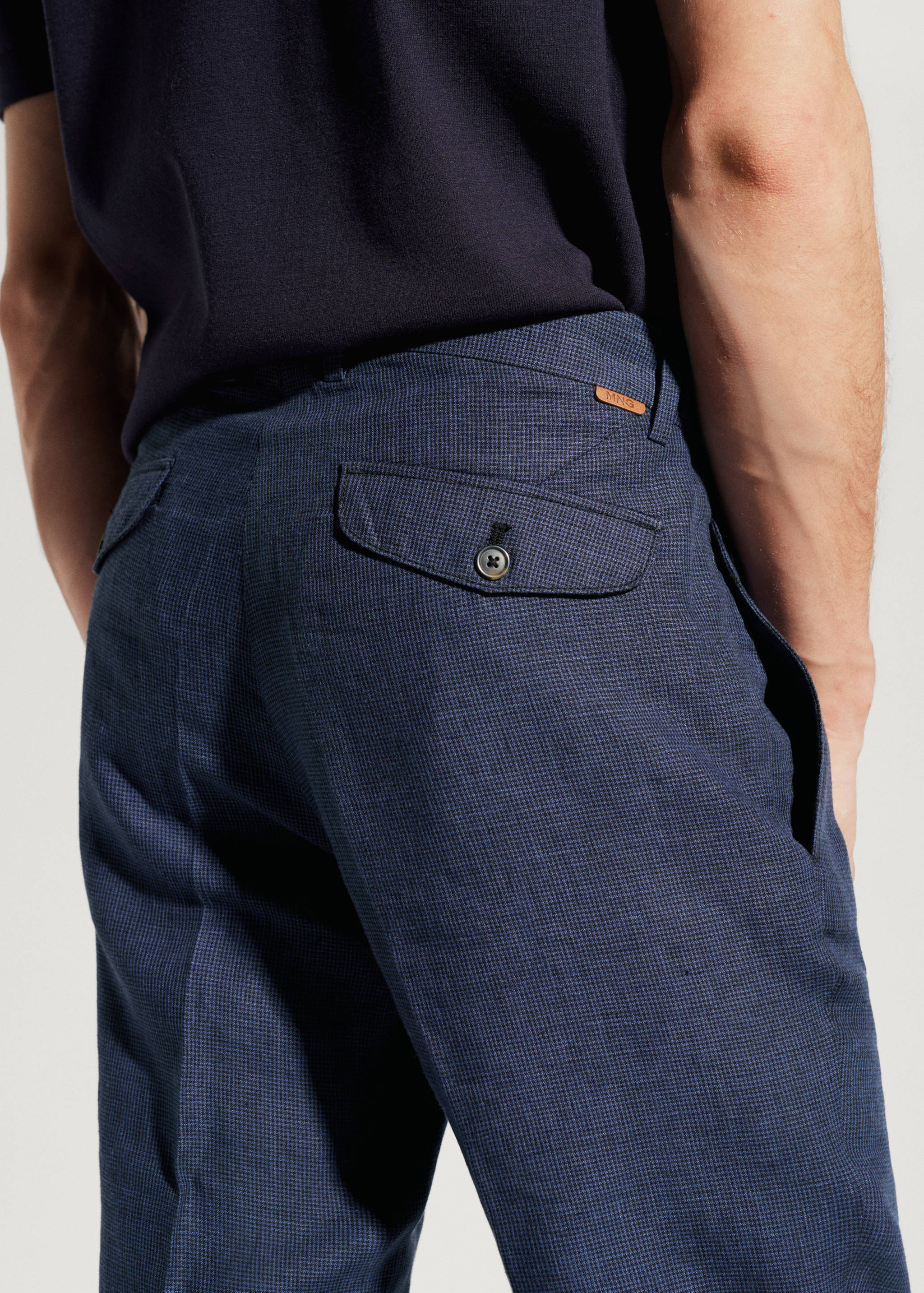 Slim-fit 100% linen trousers - Details of the article 2