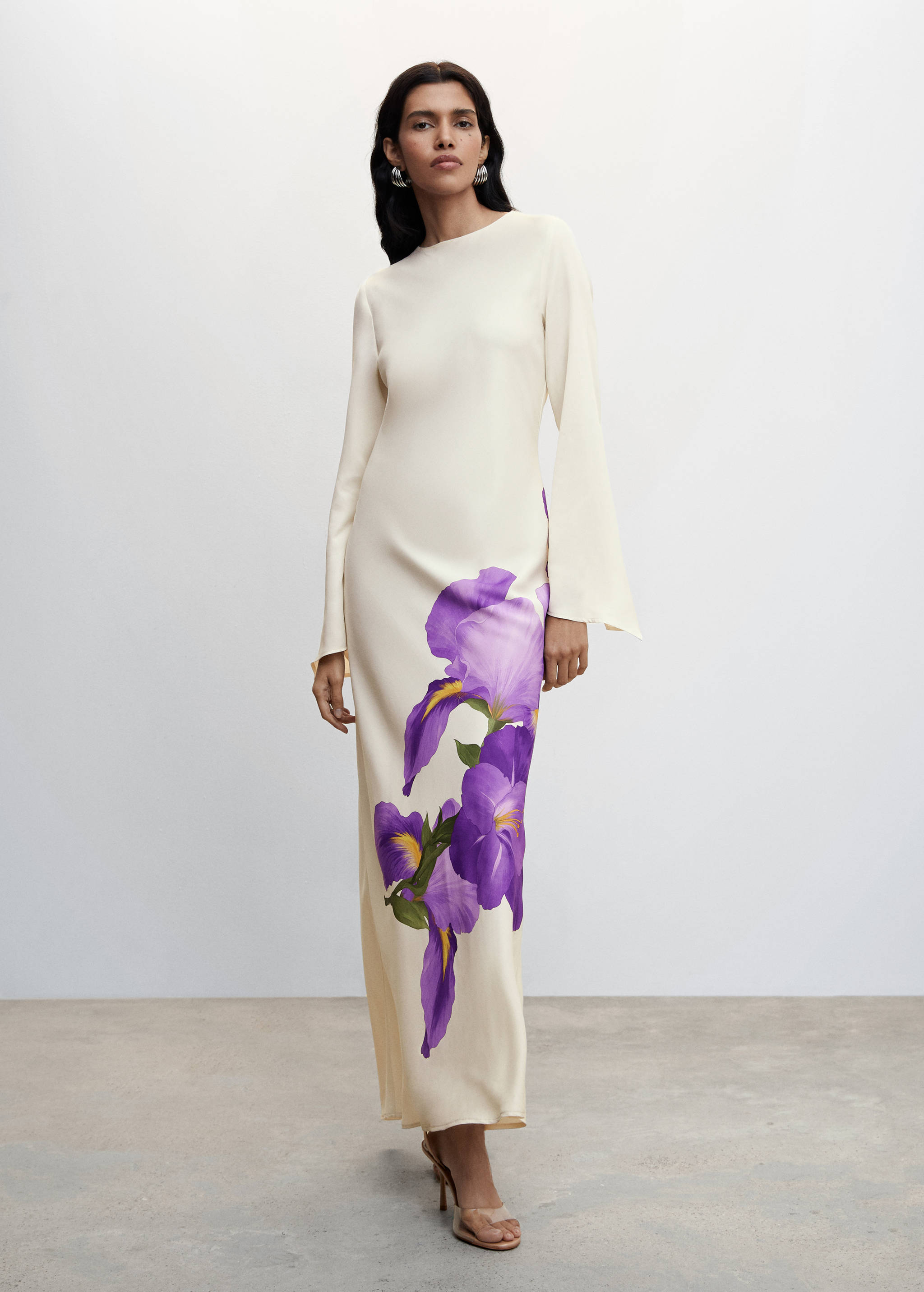 Vestido largo flores - Plano general