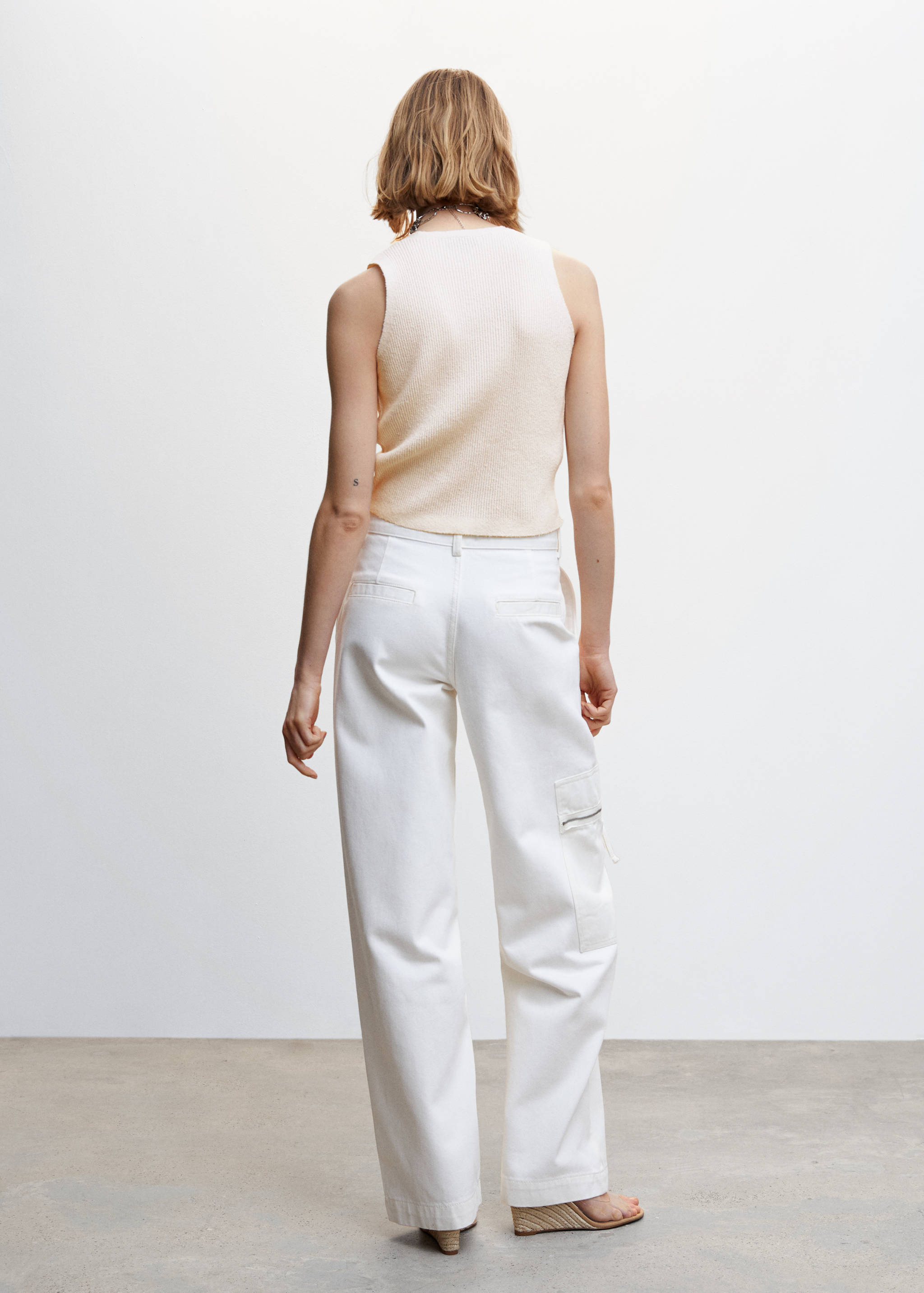 Knitted top with knot detail - Reverse of the article