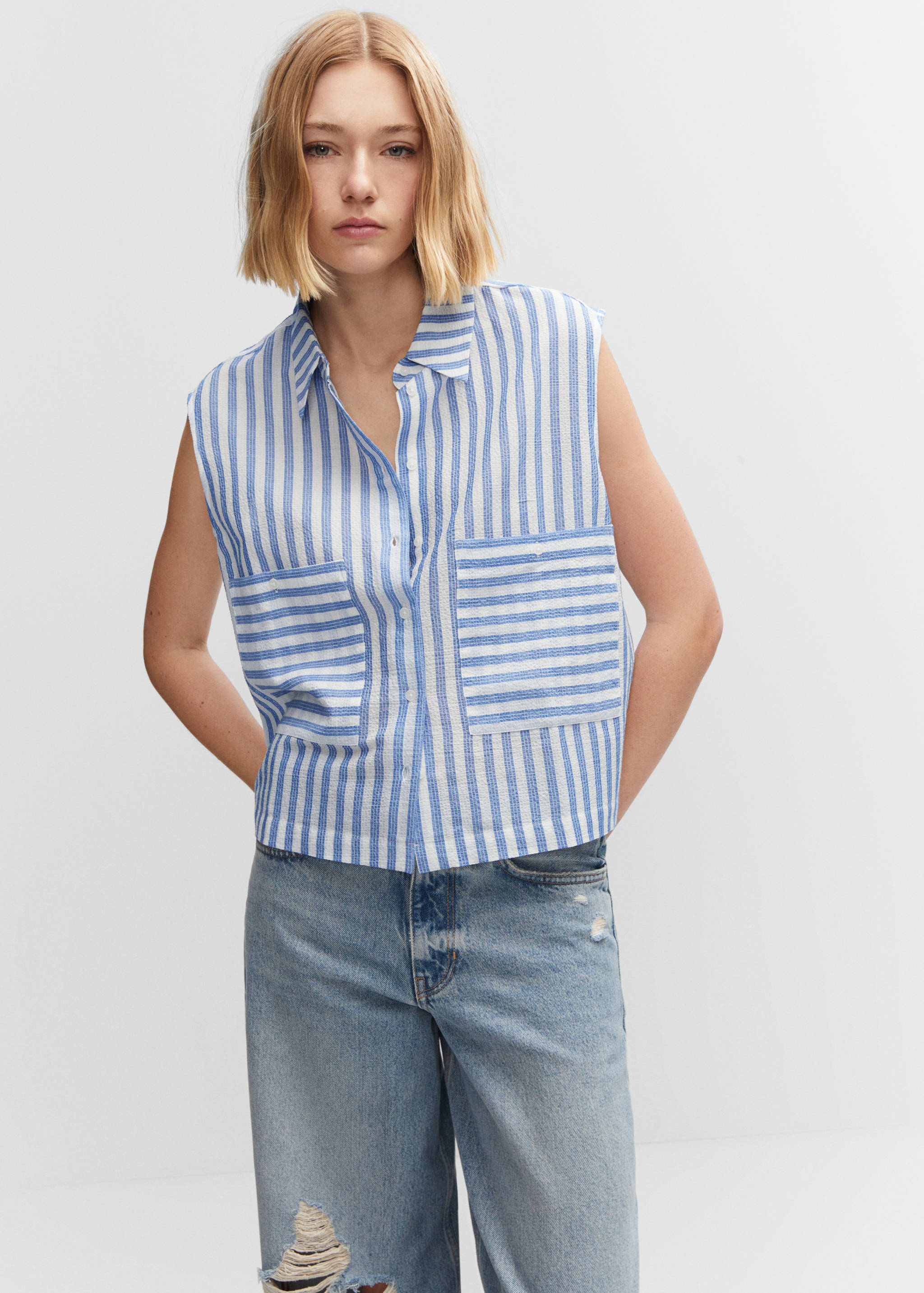 Рубашка без рукавов с принтом - Средний план