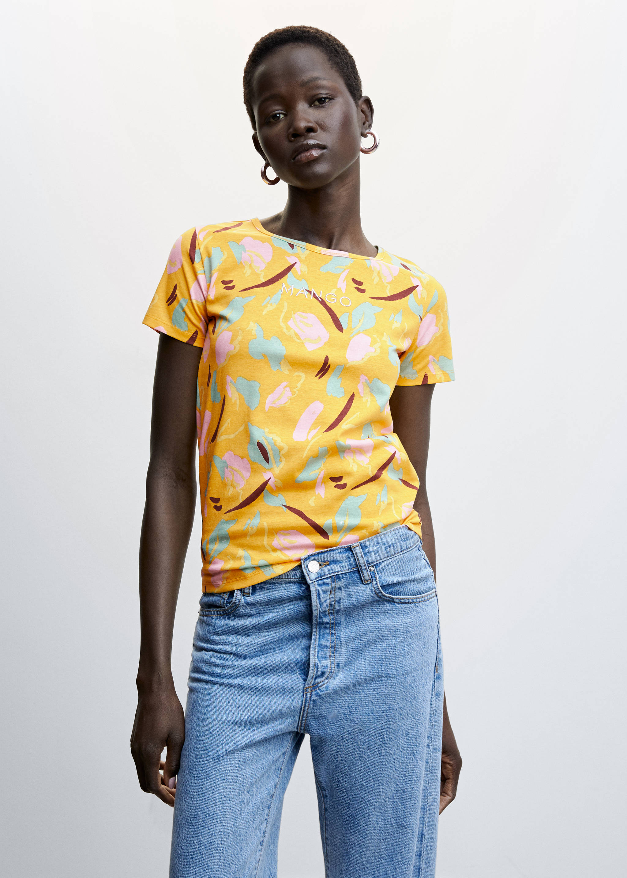 تي شيرت مطبوع عليه شعار مطرز - رؤية وسط