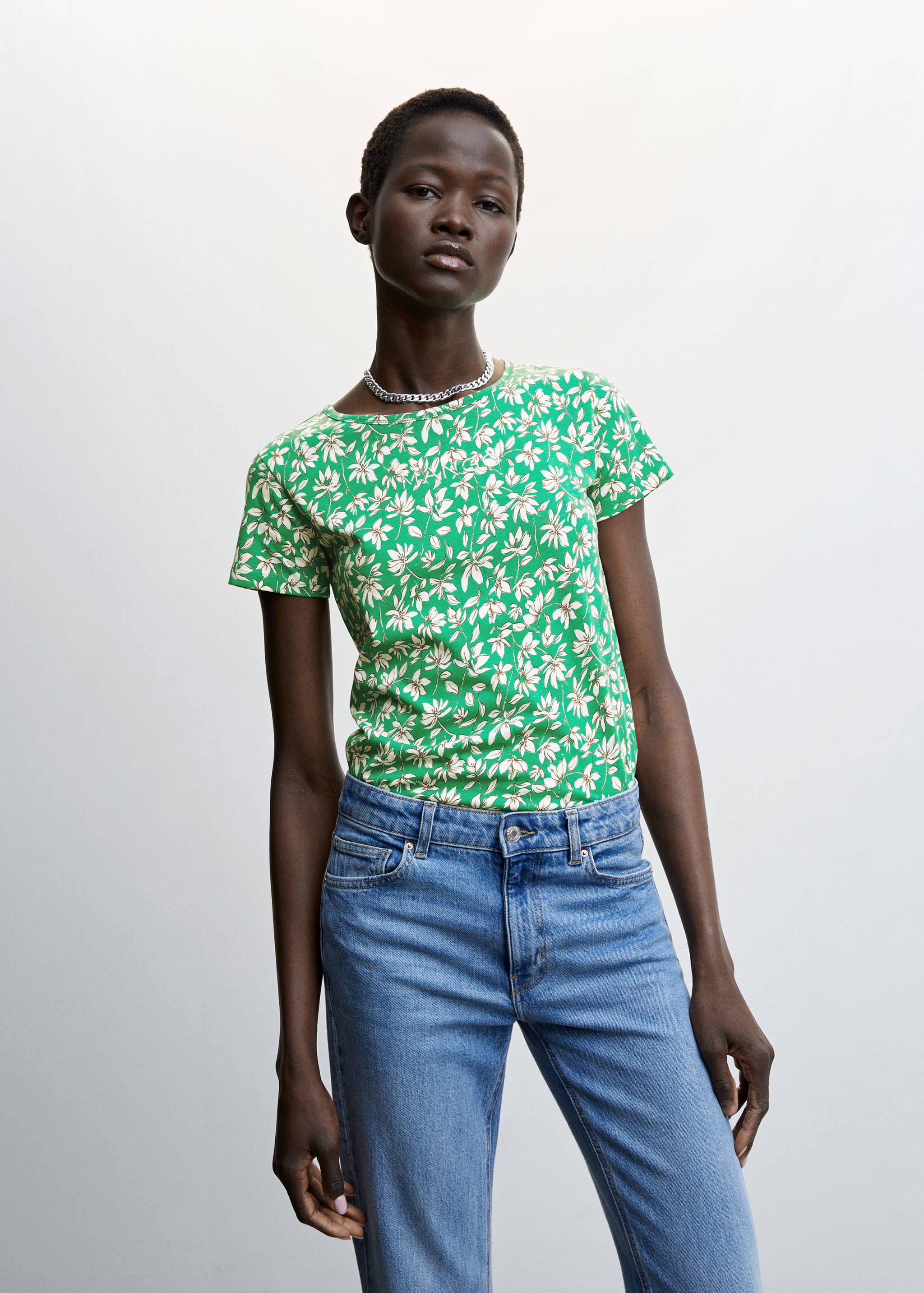 تي شيرت مطبوع عليه شعار مطرز - رؤية وسط