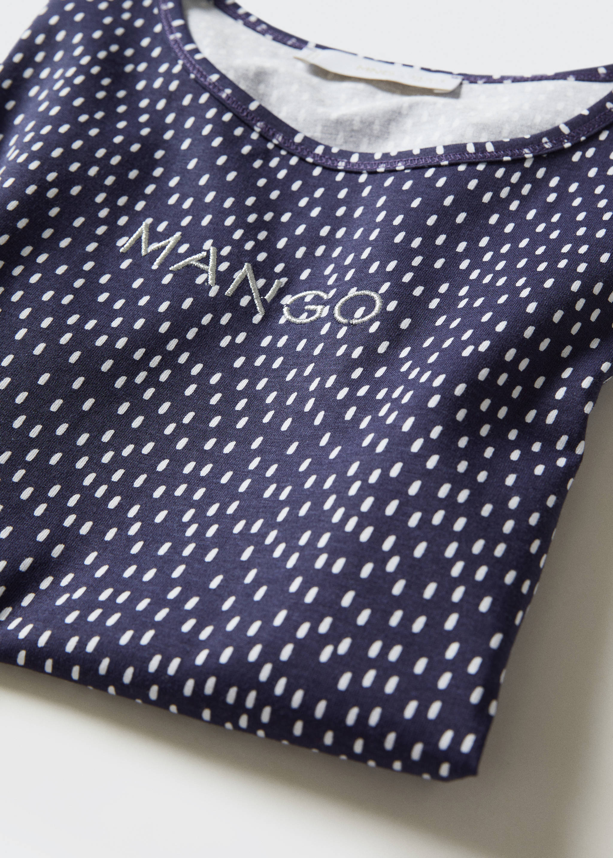 تي شيرت مطبوع عليه شعار مطرز - تفاصيل المنتج 8