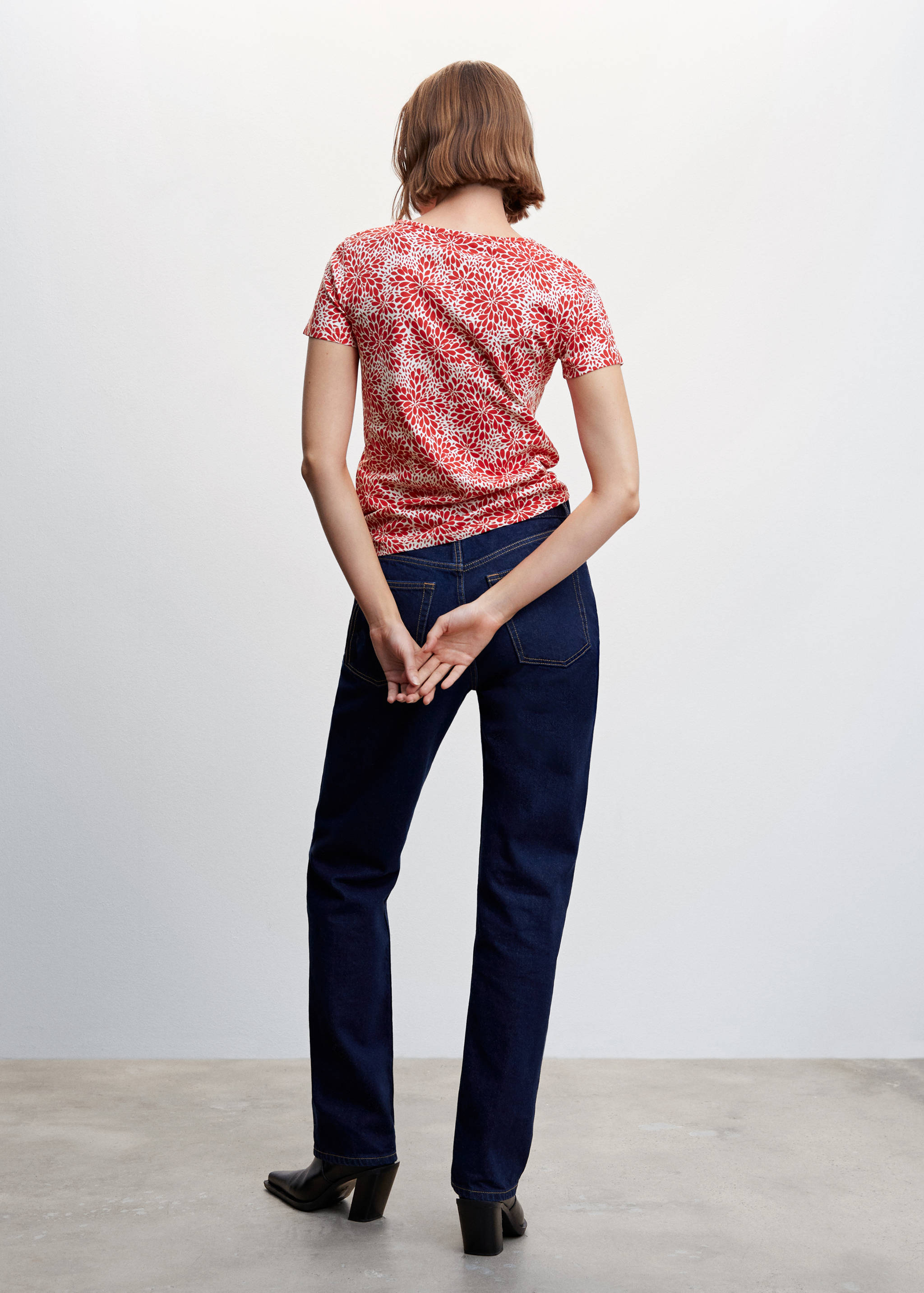 تي شيرت مطبوع عليه شعار مطرز - الجهة الخلفية للمنتج