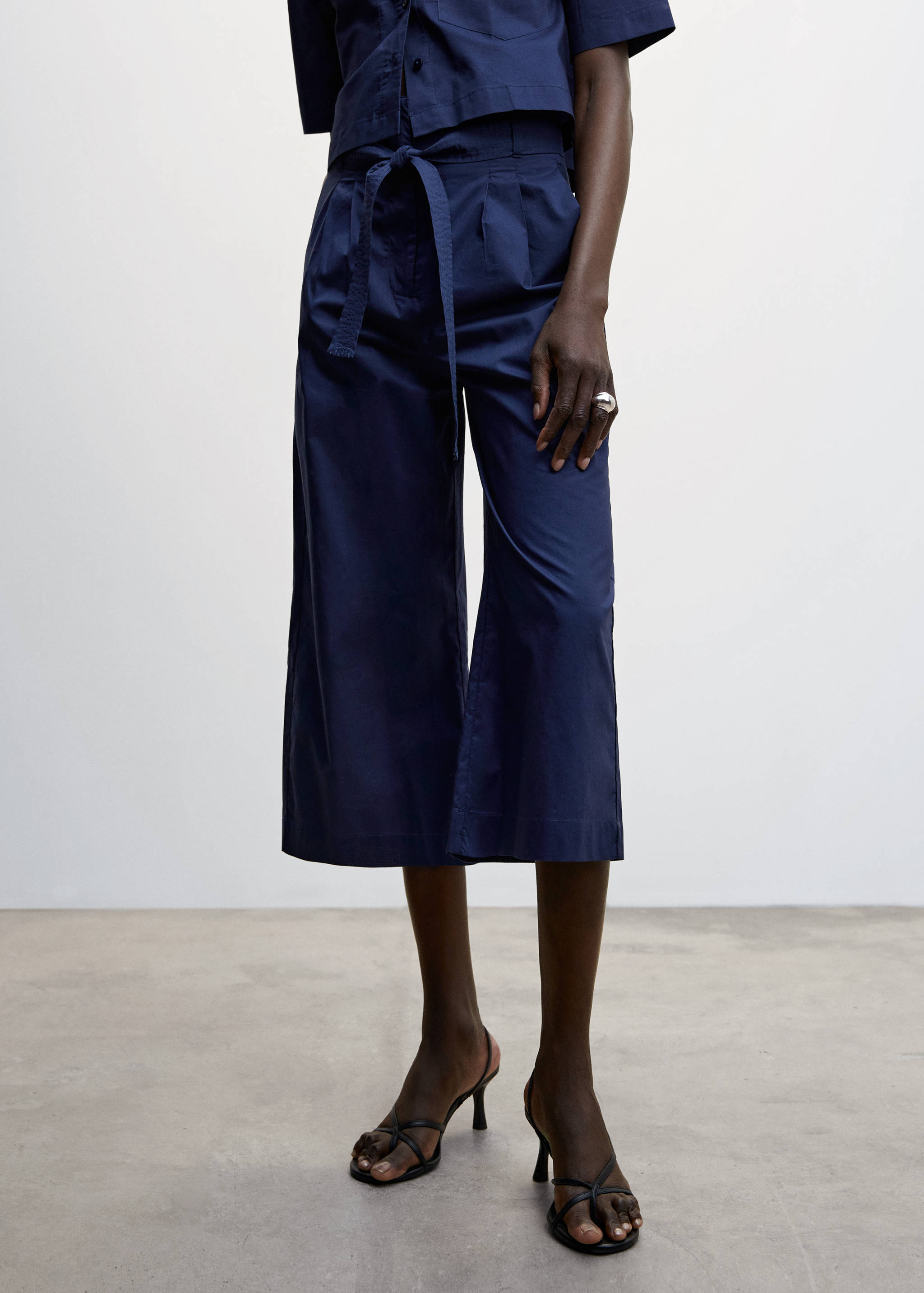 Pleated culottes trousers - Details of the article 6