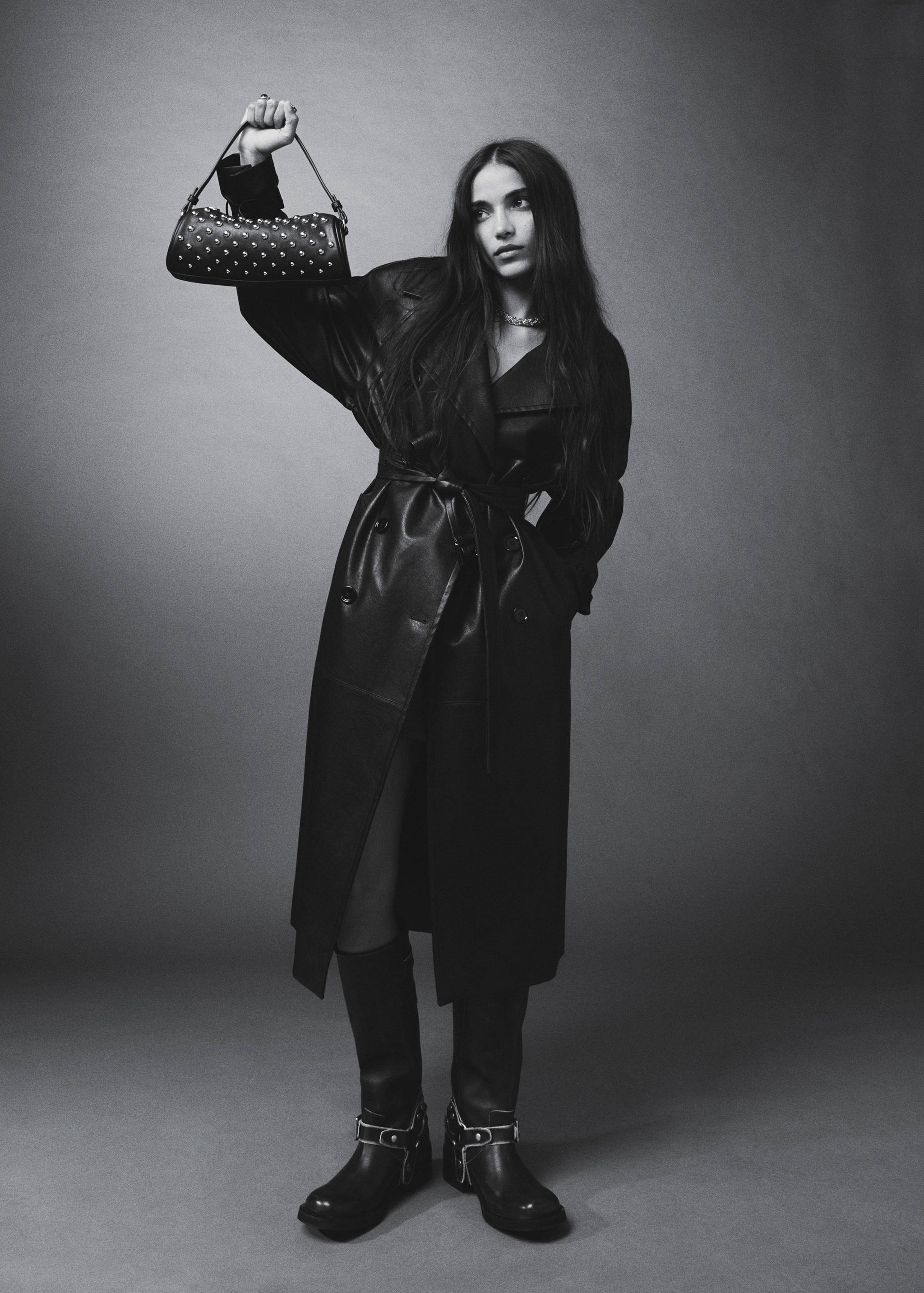 Сумка на плечевом ремне с заклепками - Общий план