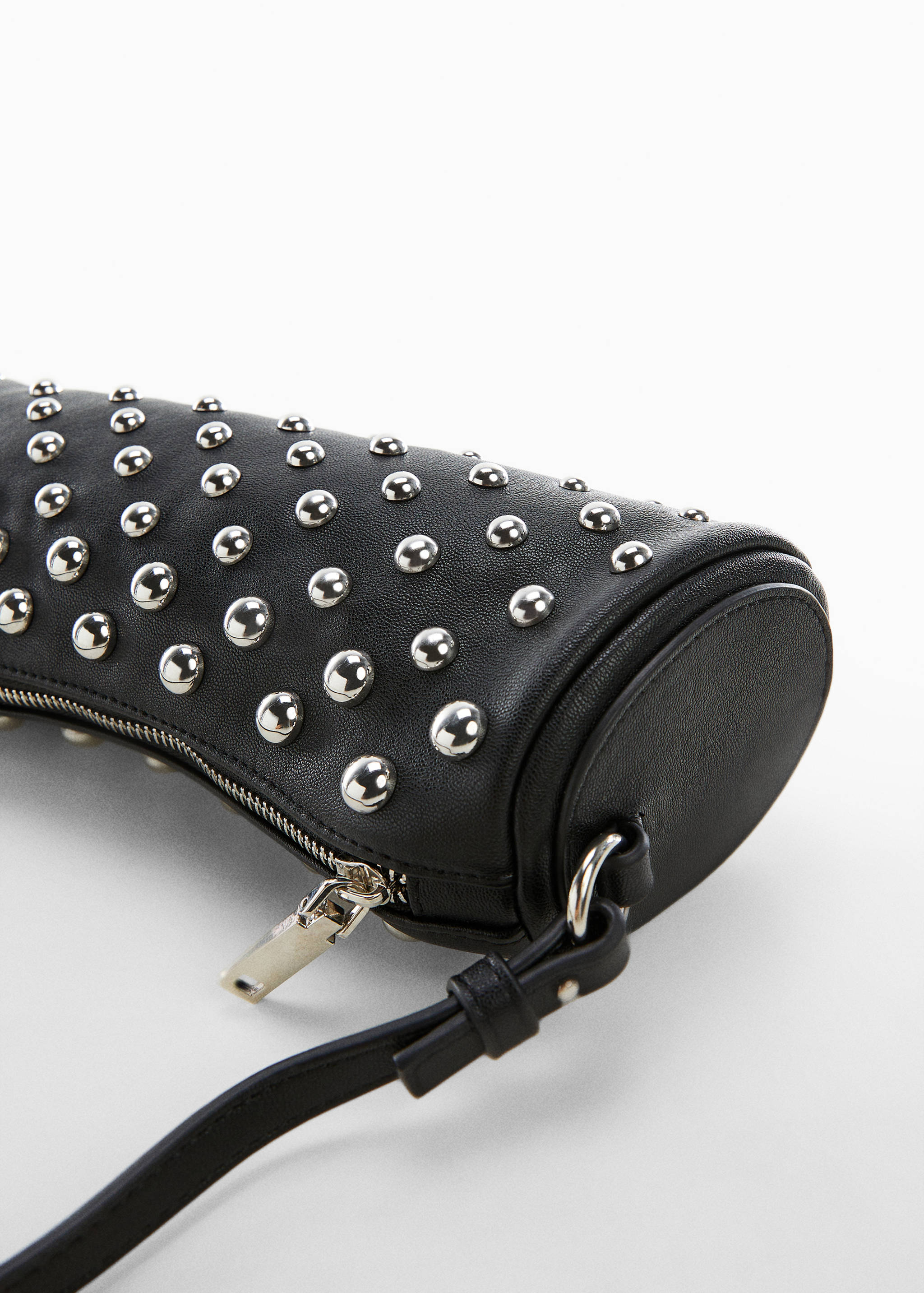 Сумка на плечевом ремне с заклепками - Деталь изделия 1