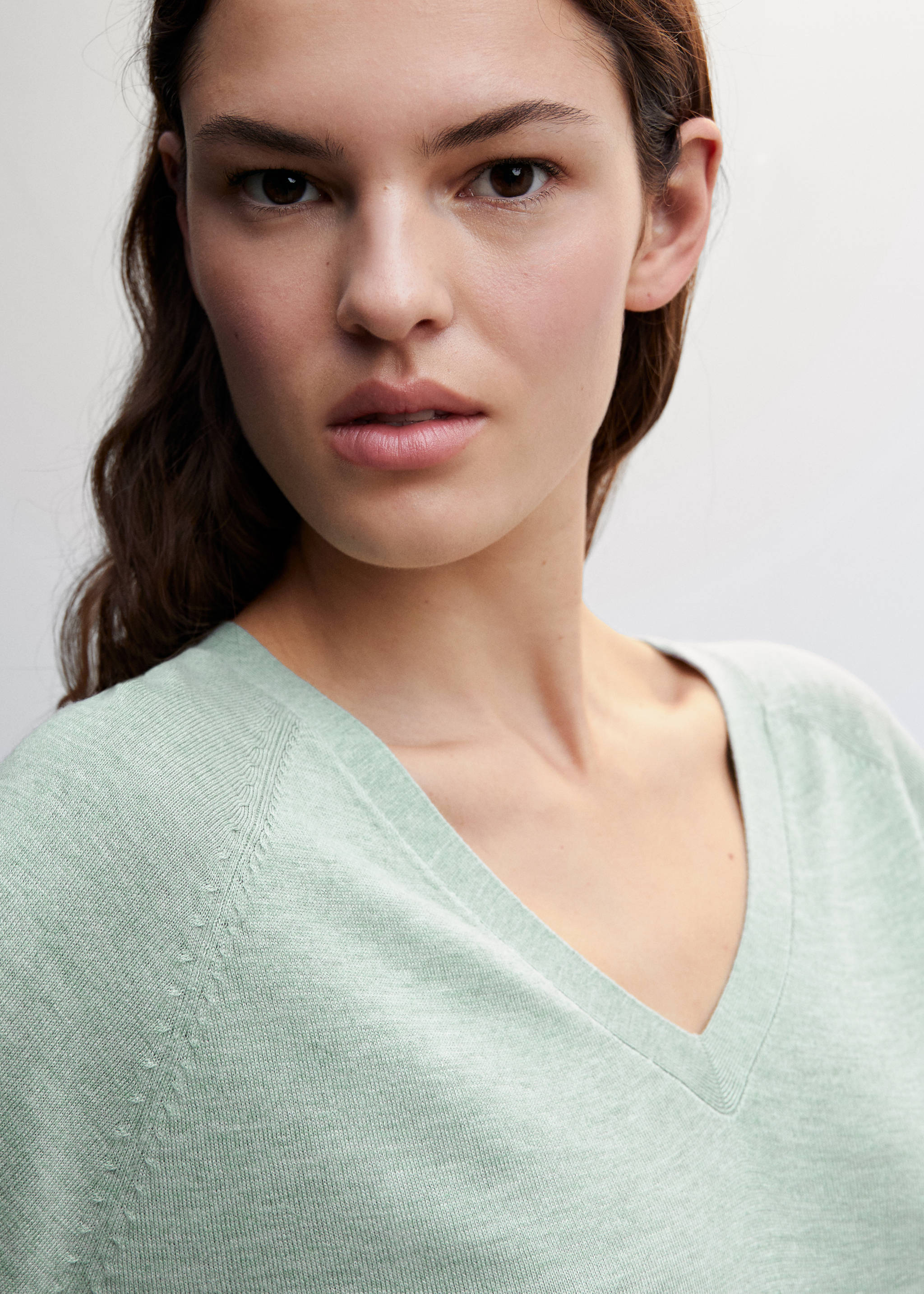 Fine-knit V-neck sweater - Details of the article 1