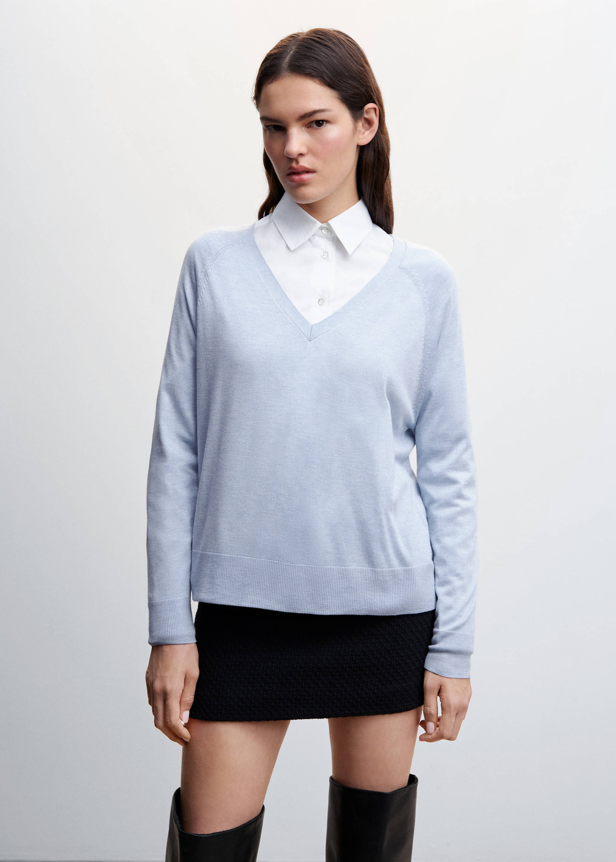 Fine-knit V-neck sweater - Medium plane