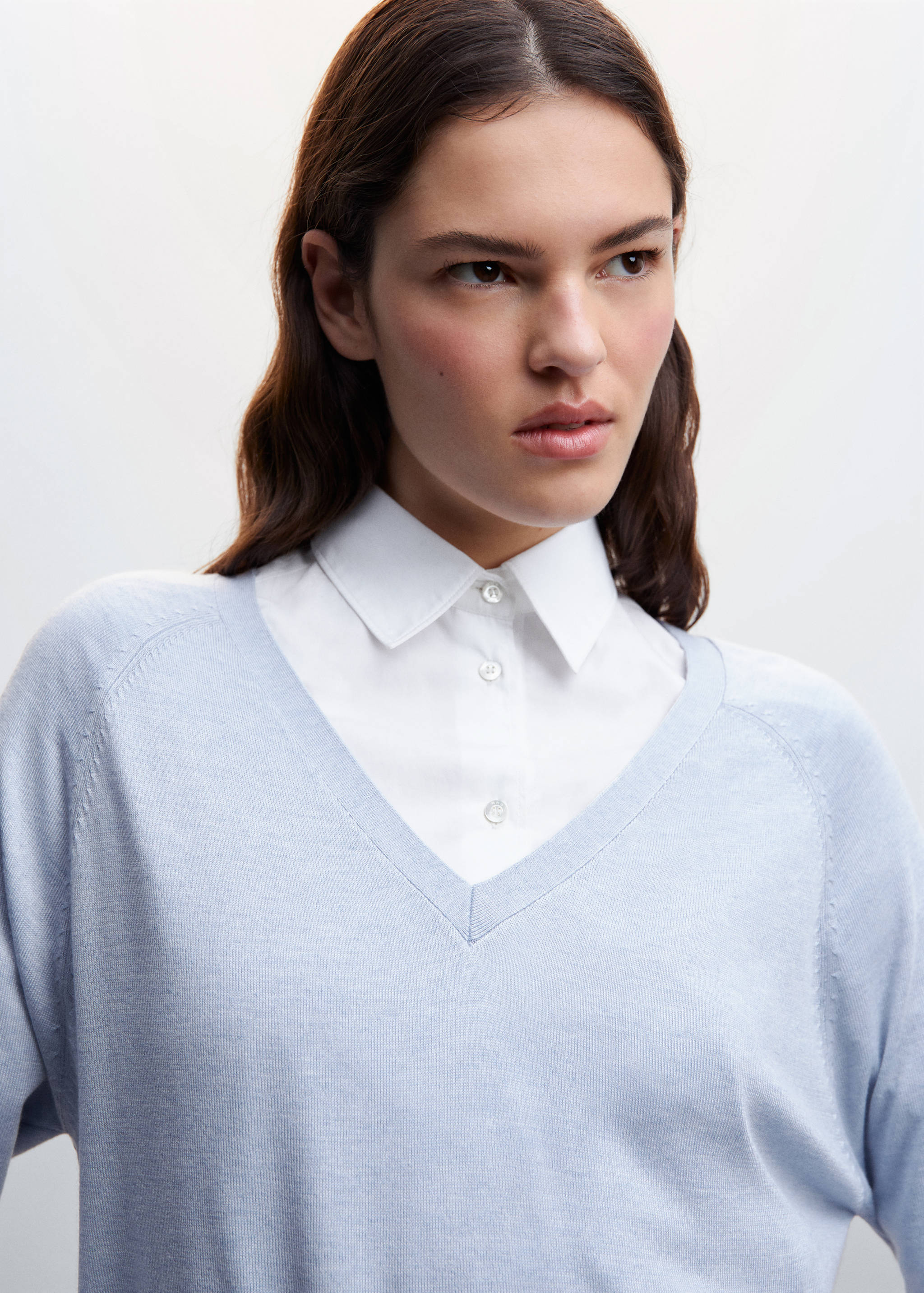 Fine-knit V-neck sweater - Details of the article 1