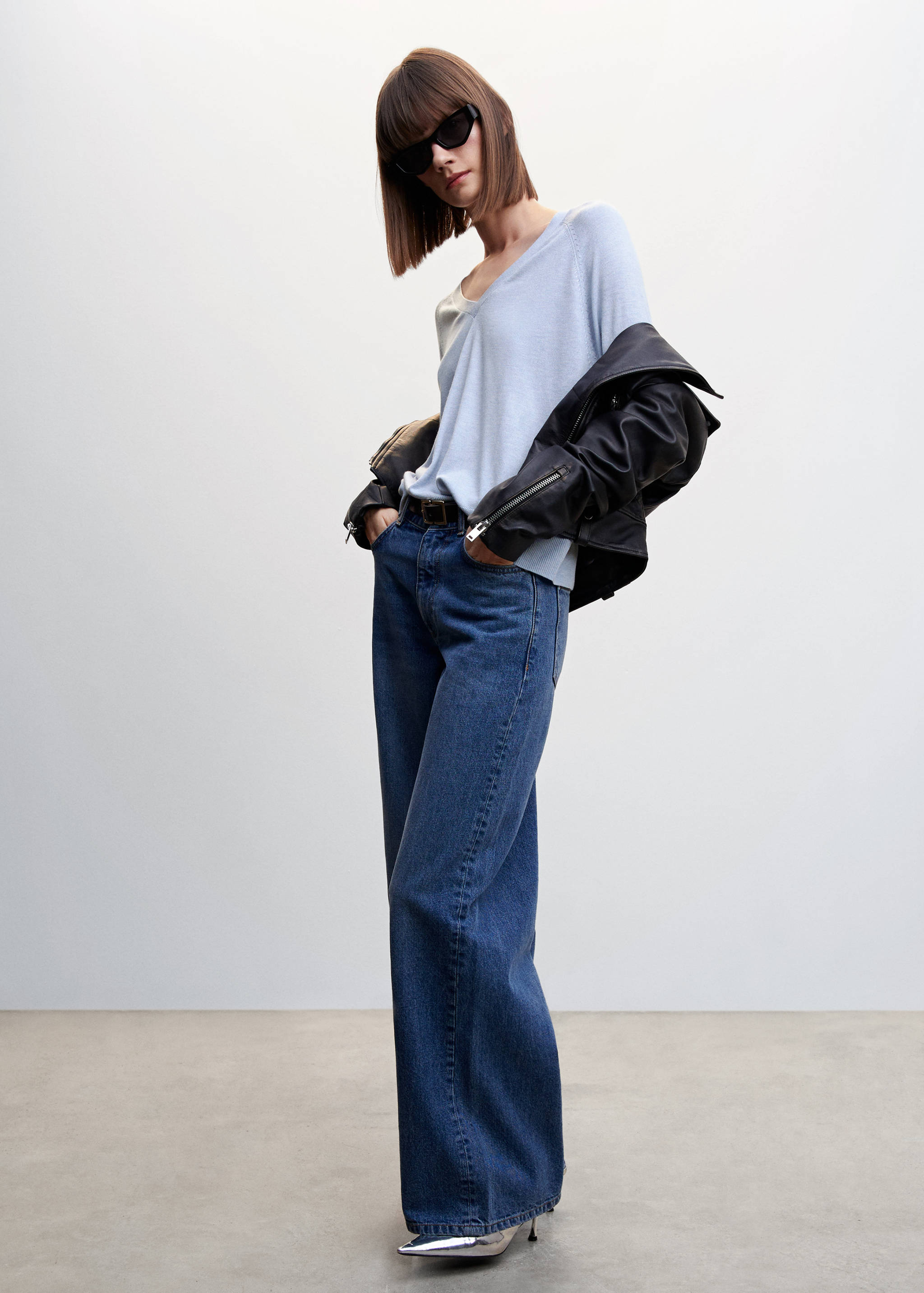 Fine-knit V-neck sweater - Details of the article 2