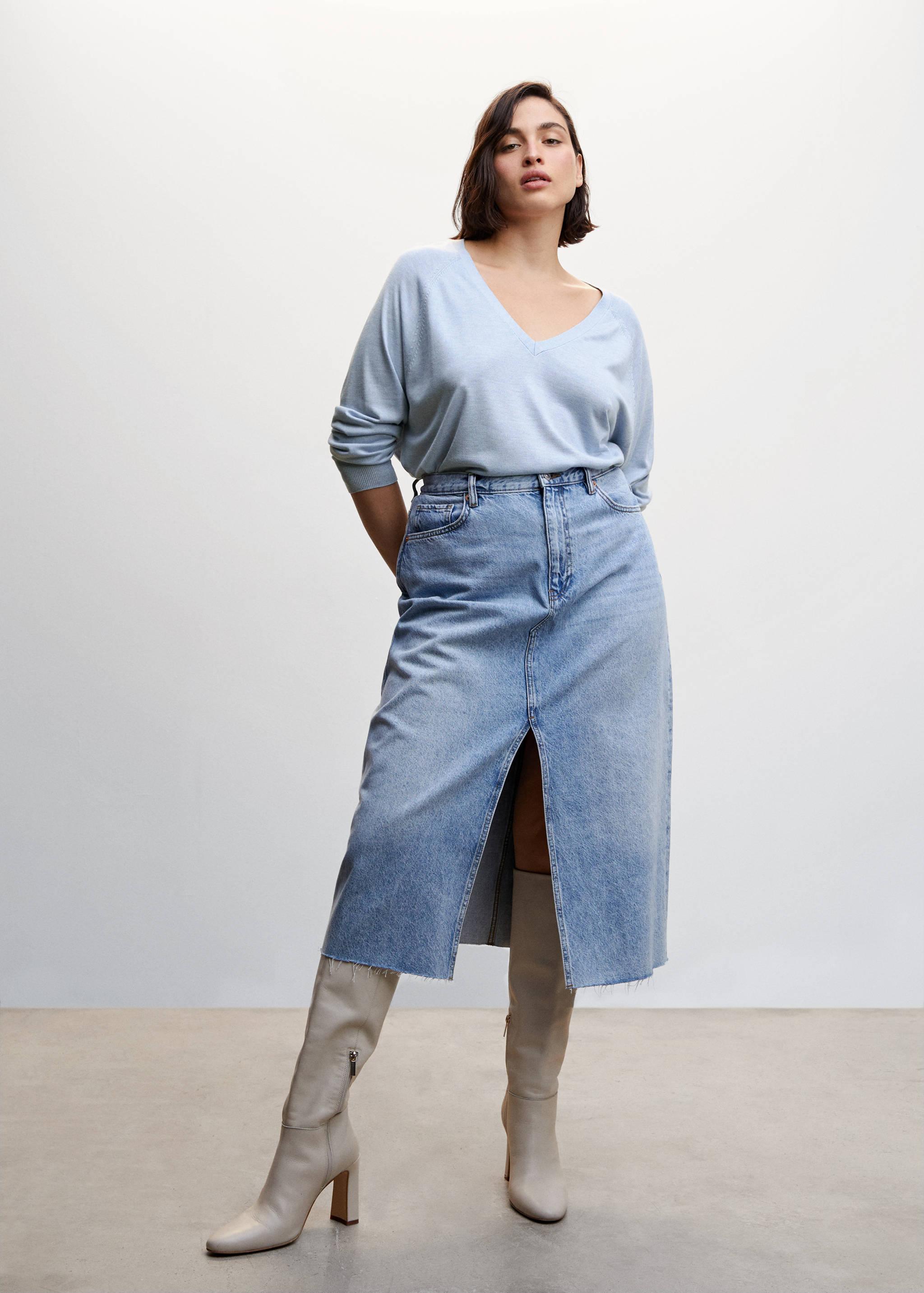 Fine-knit V-neck sweater - Details of the article 3