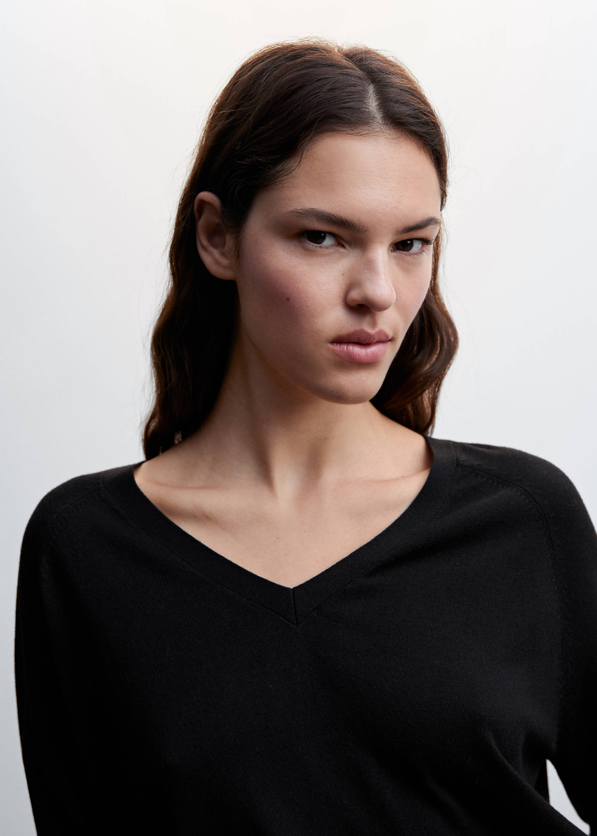 Fine-knit V-neck sweater - Details of the article 1