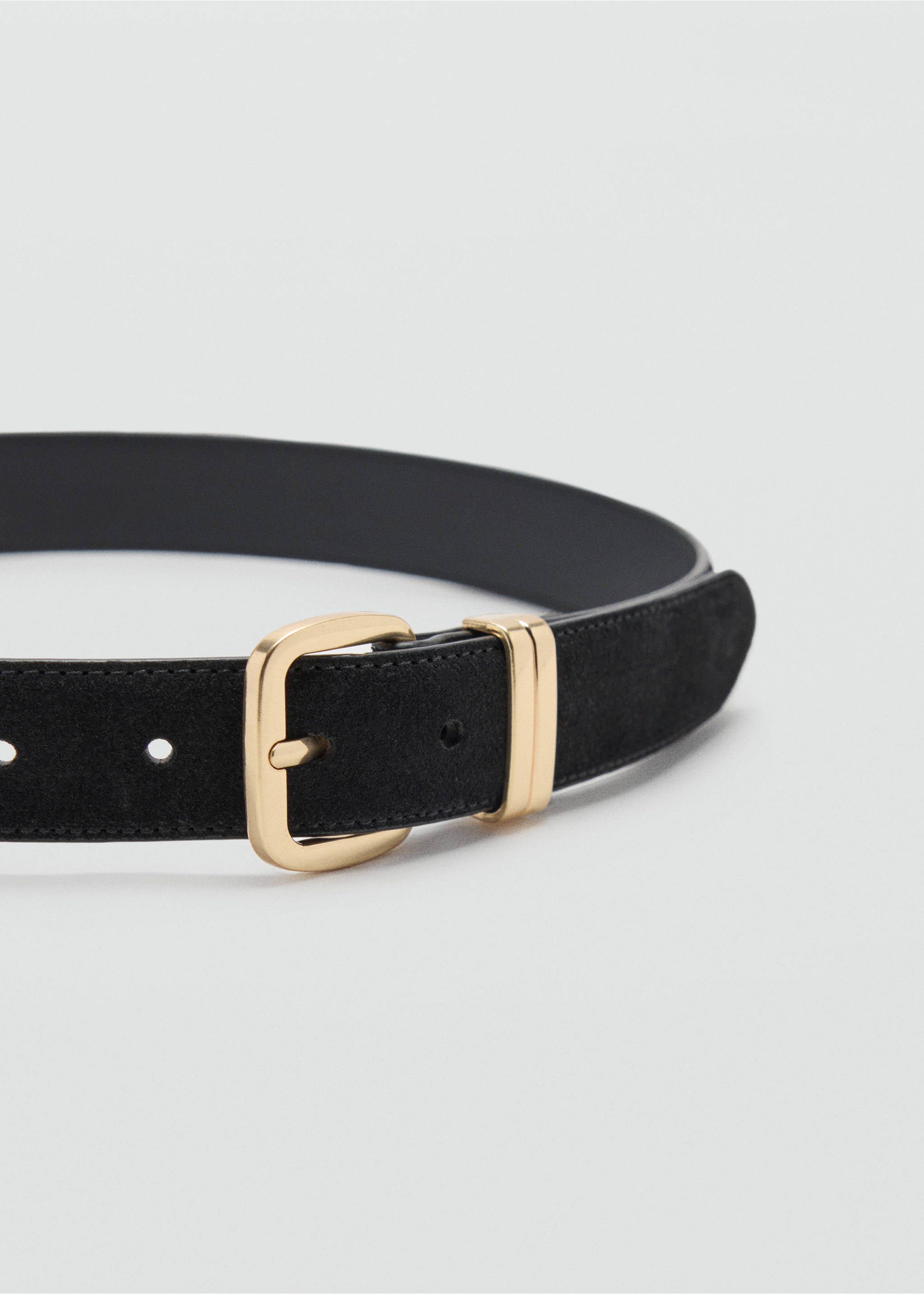 Black belt featuring a suede strap and a polished gold-tone buckle., Black. Ref: 47021358-00.