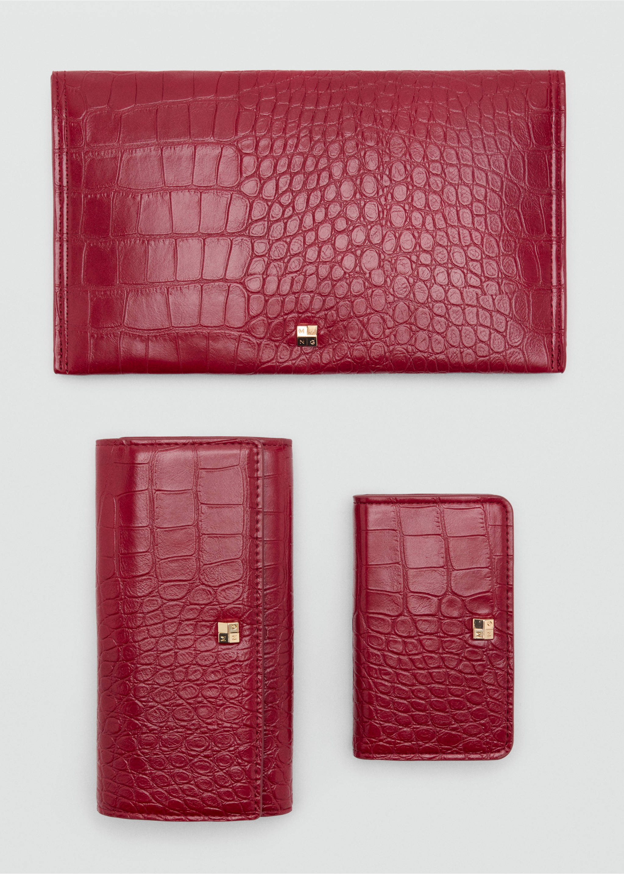 Red crocodile-effect faux-leather wallet and matching accessories., Red. Ref: 47021396-00.