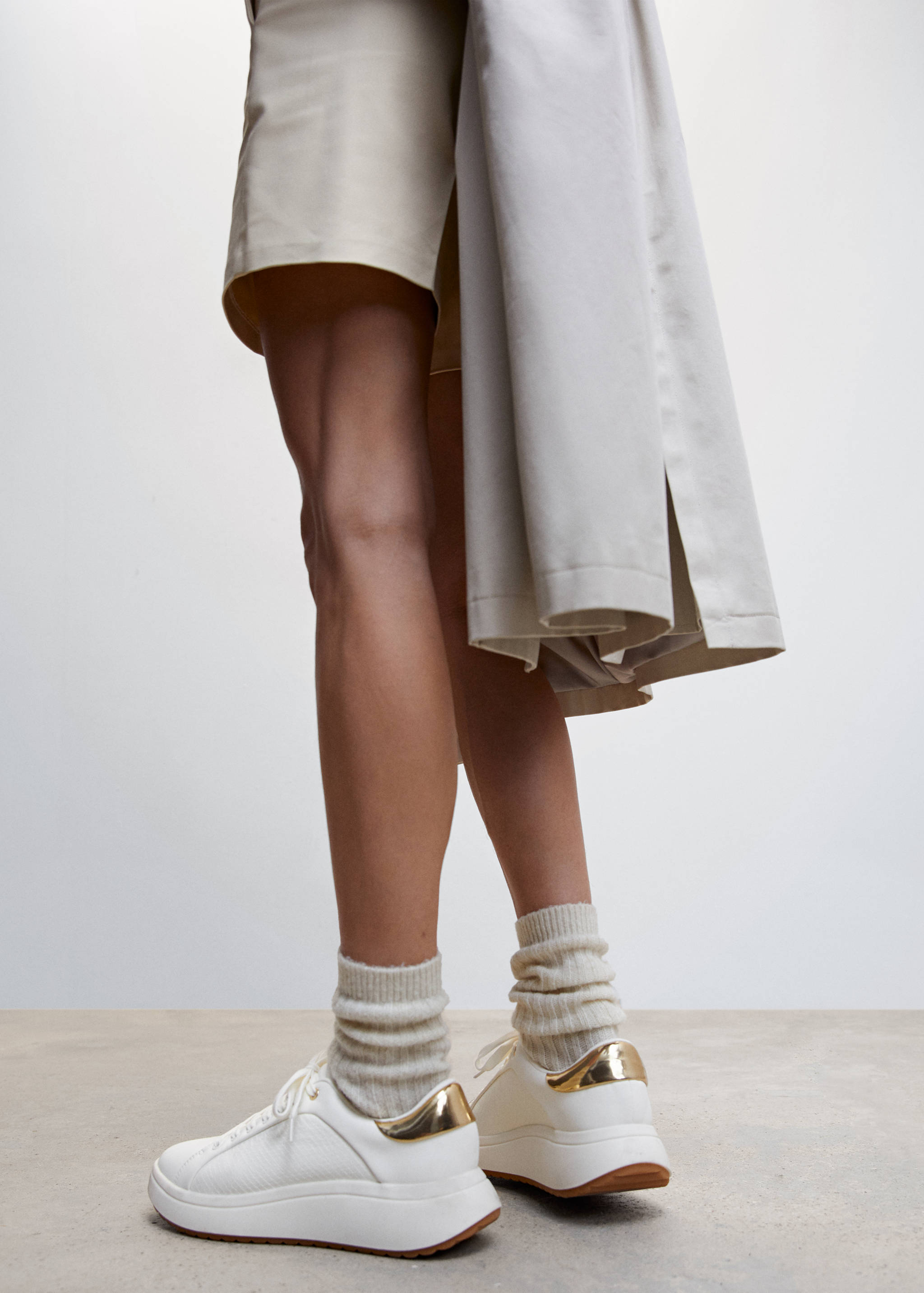 Metallic panel trainers - Details of the article 9