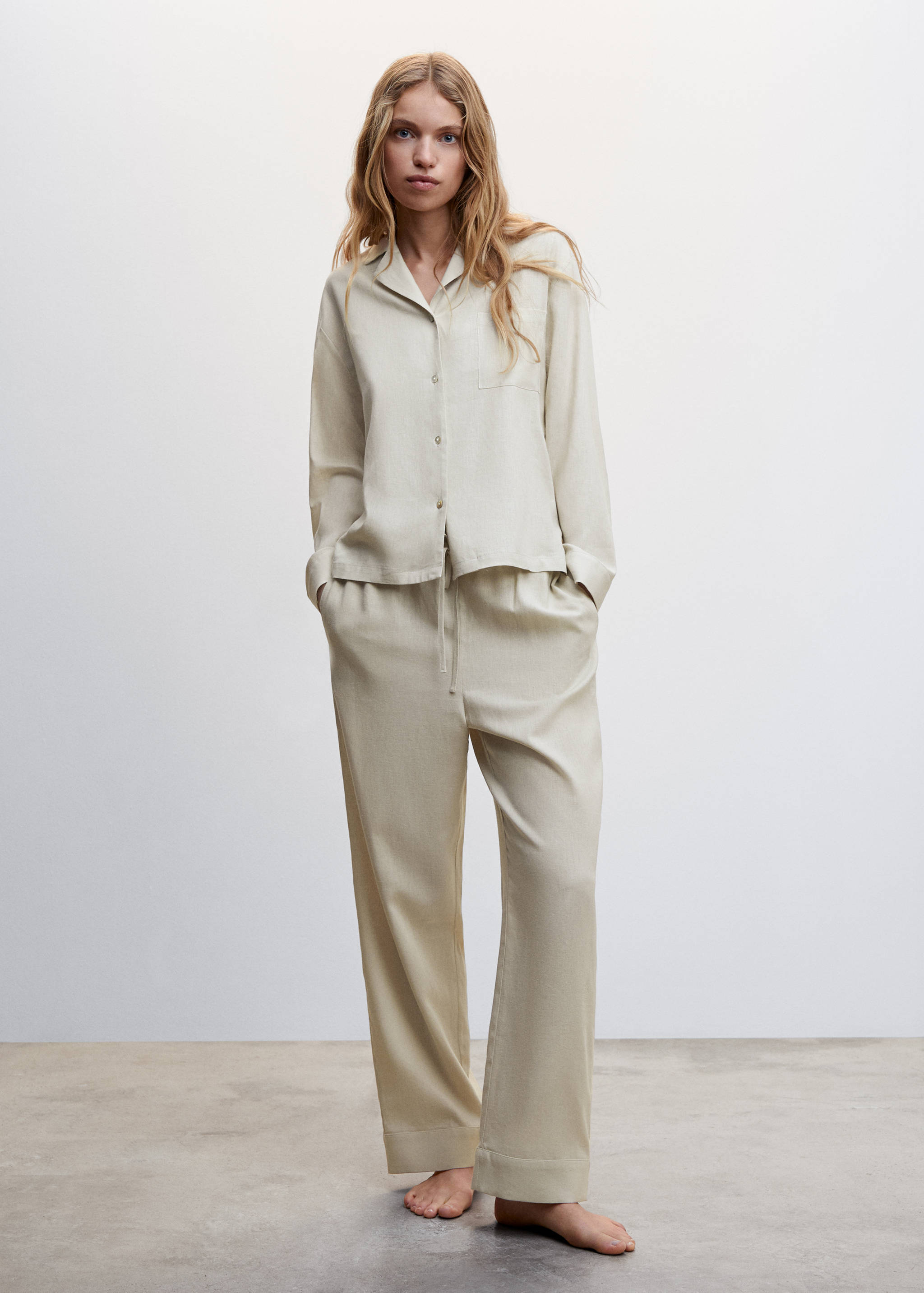 Пижамная рубашка изо льна - Общий план