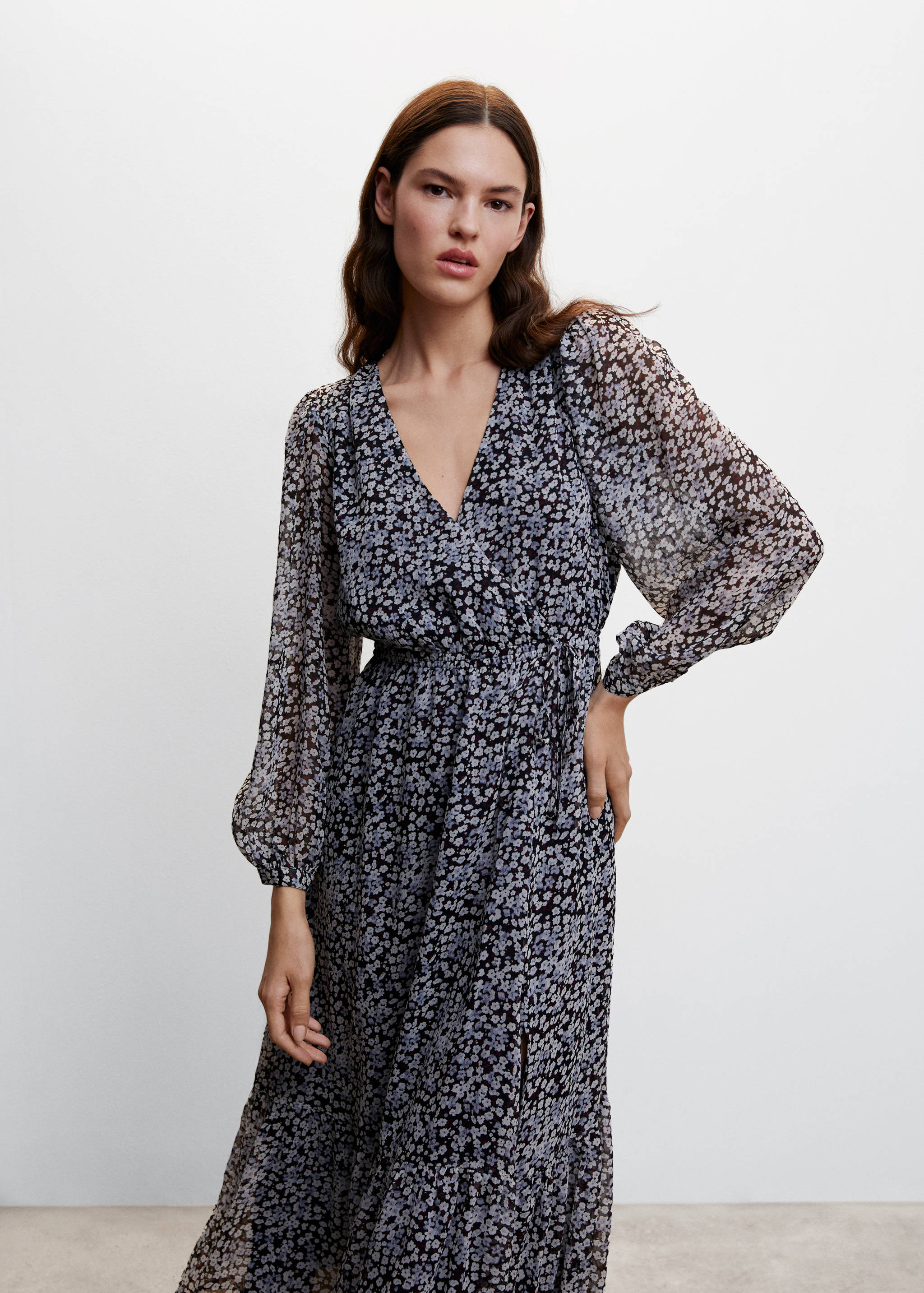 Robe à imprimé fleurs - Plan moyen