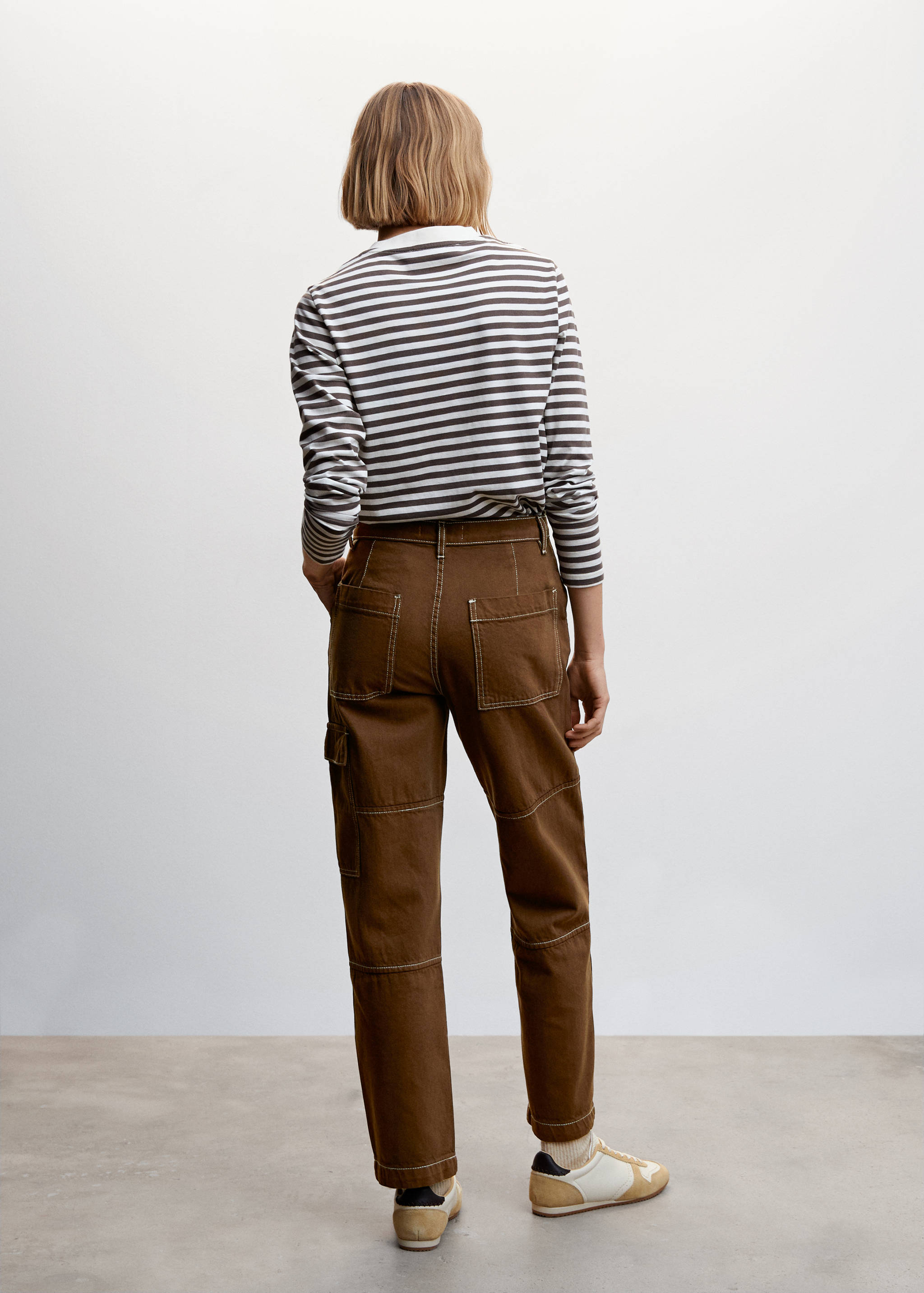 Jeans cargo bolsillos - Reverso del artículo