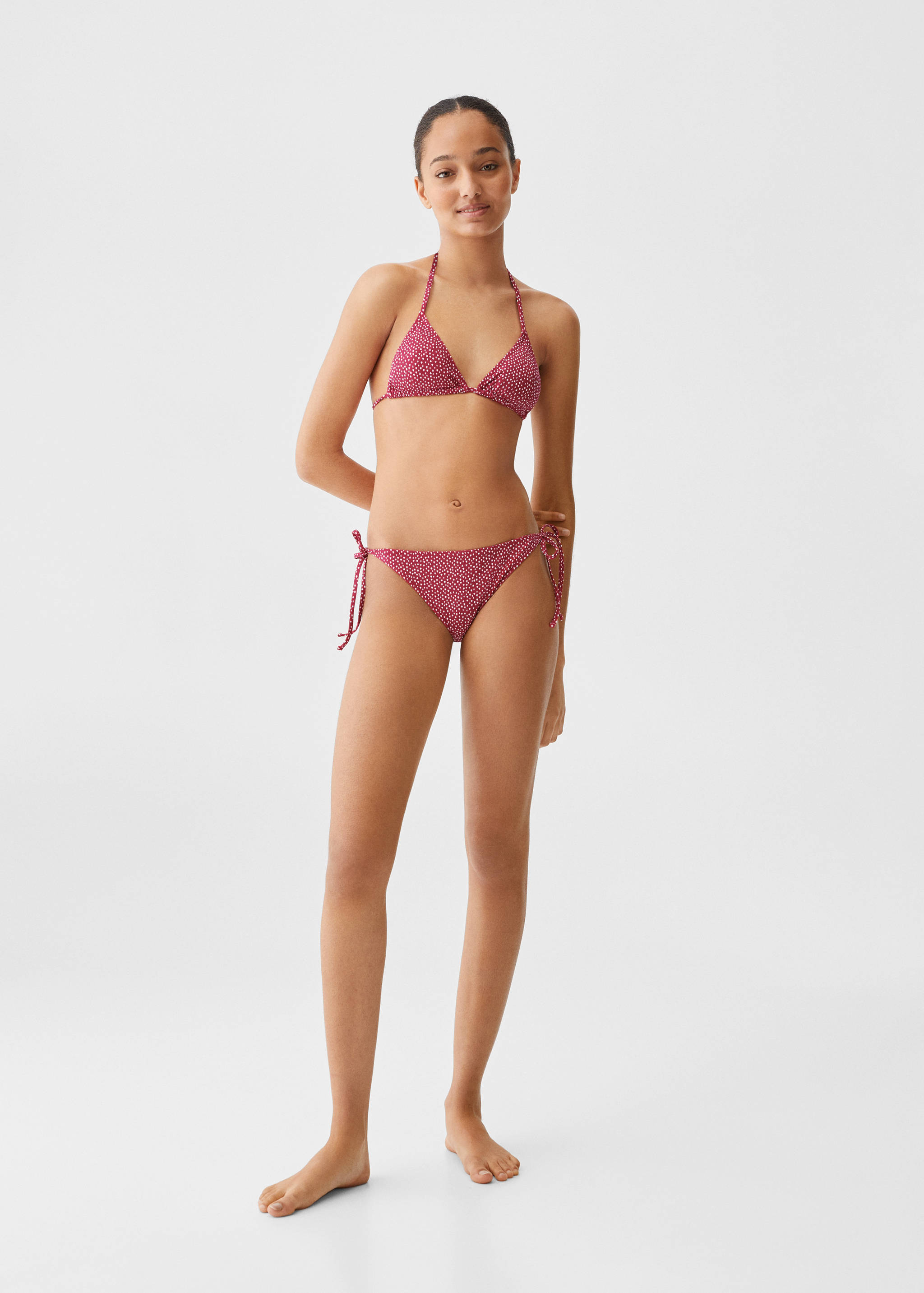 Бикини с принтом в горошек - Общий план