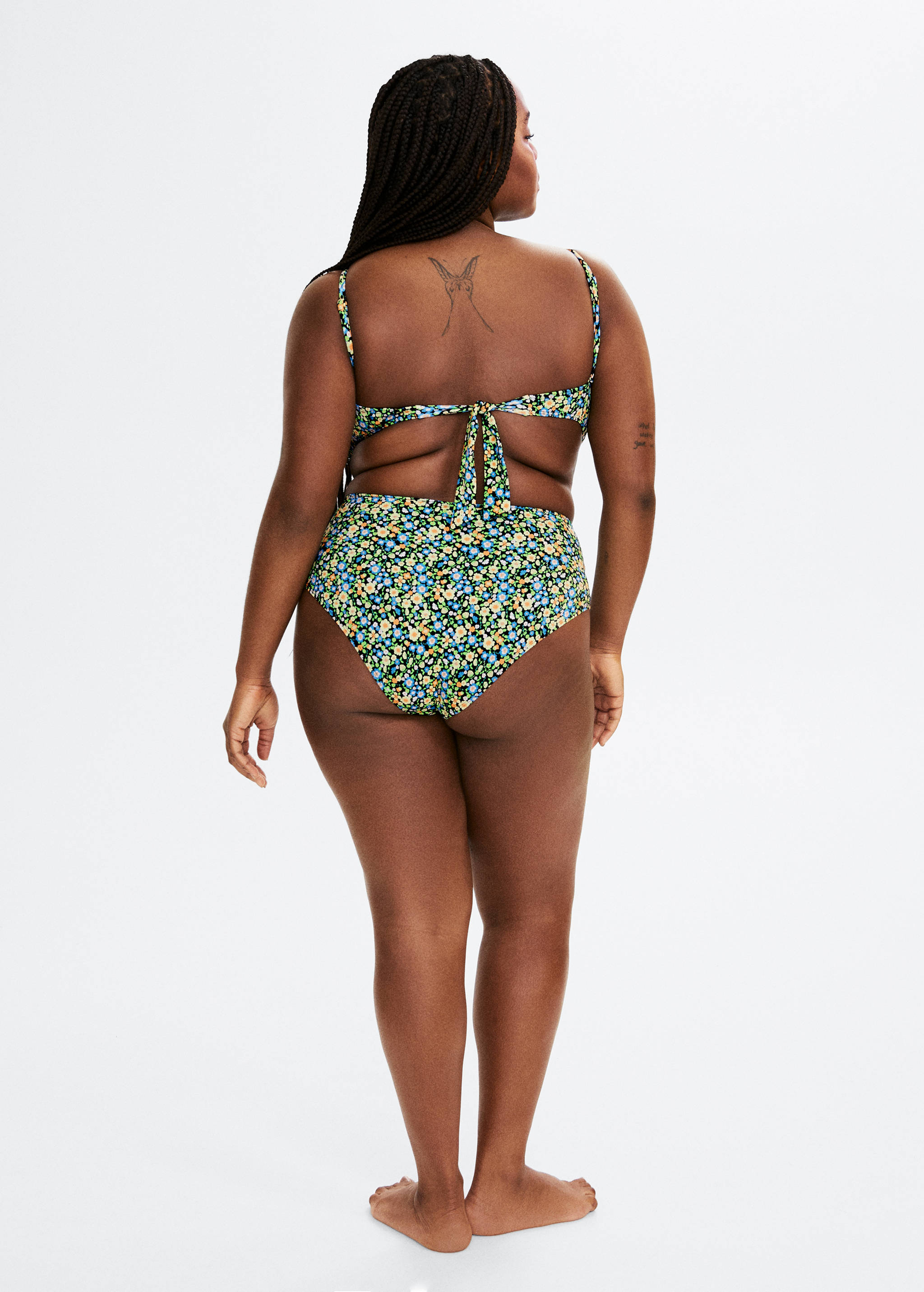Góra od bikini z węzłem - Tylna strona artykułu