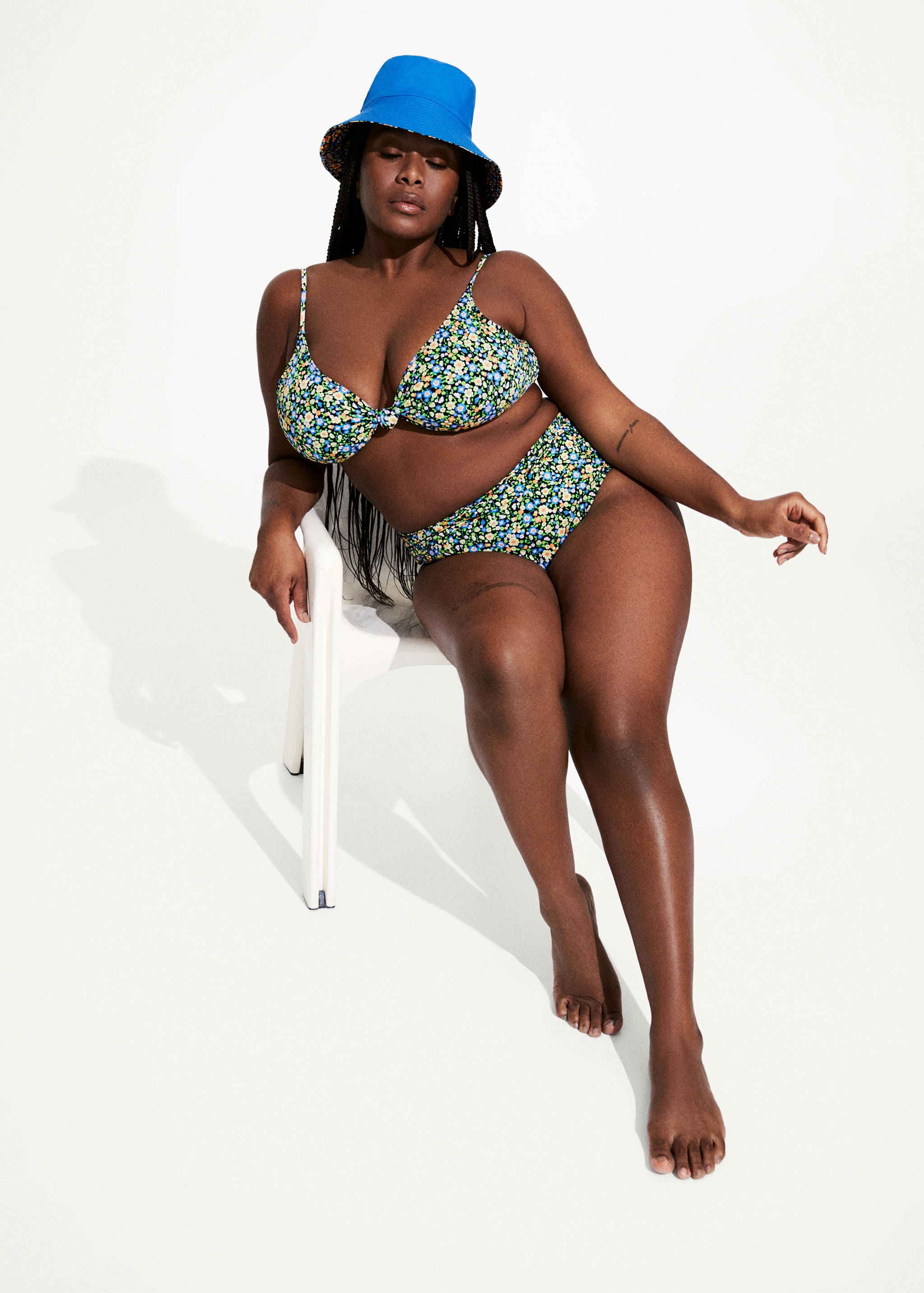 Góra od bikini z węzłem - Szczegóły artykułu 6